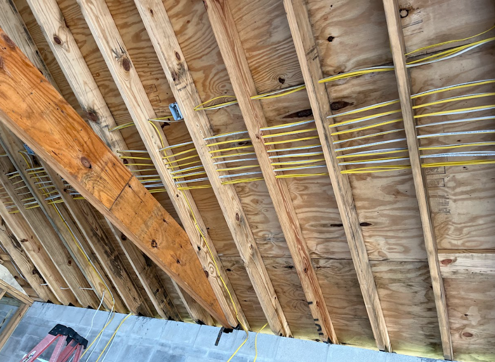 Oranssi carpenter using bench saw