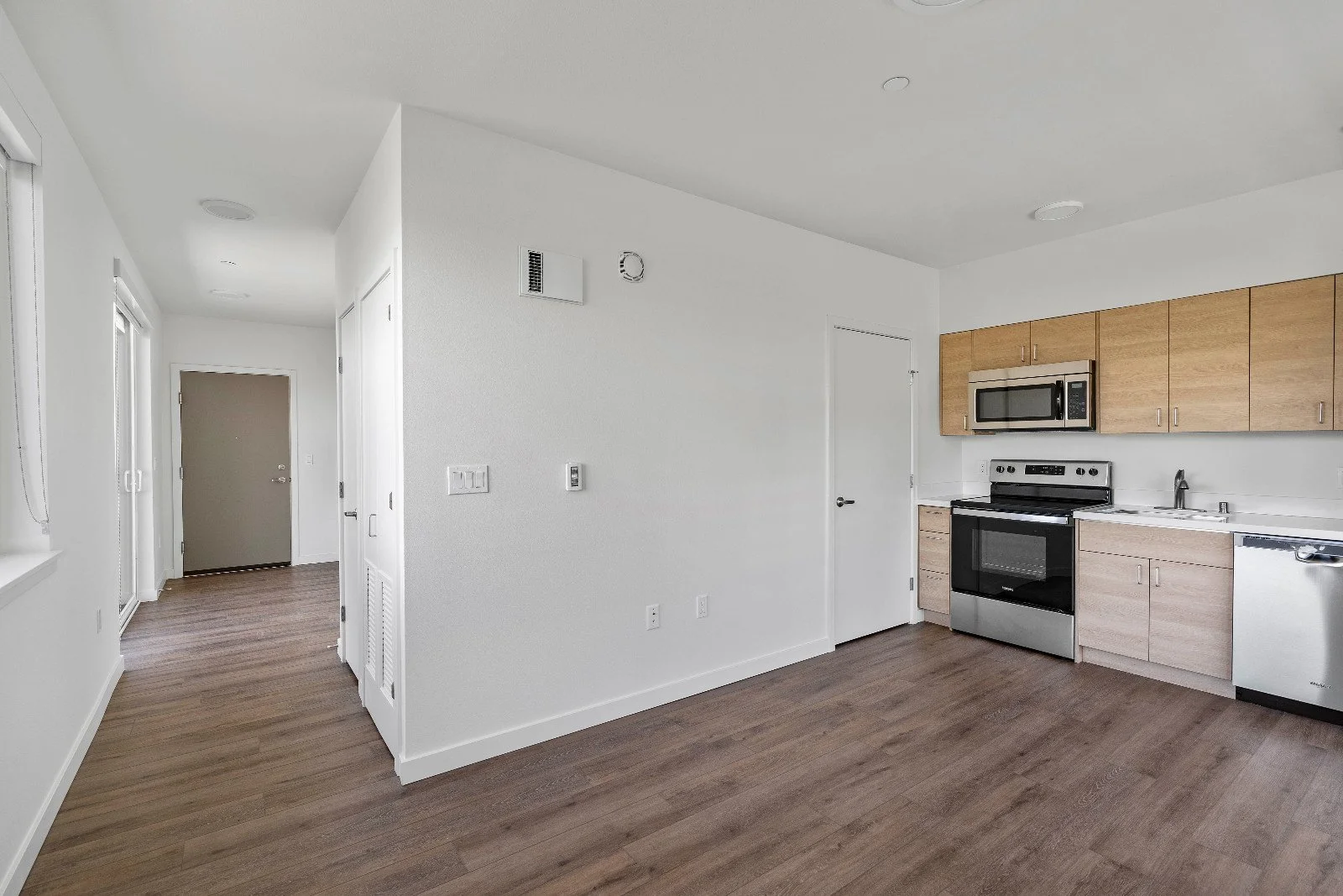 Lanterman-609 W Nickerson St (Seattle) - MLS (10 of 29).JPG