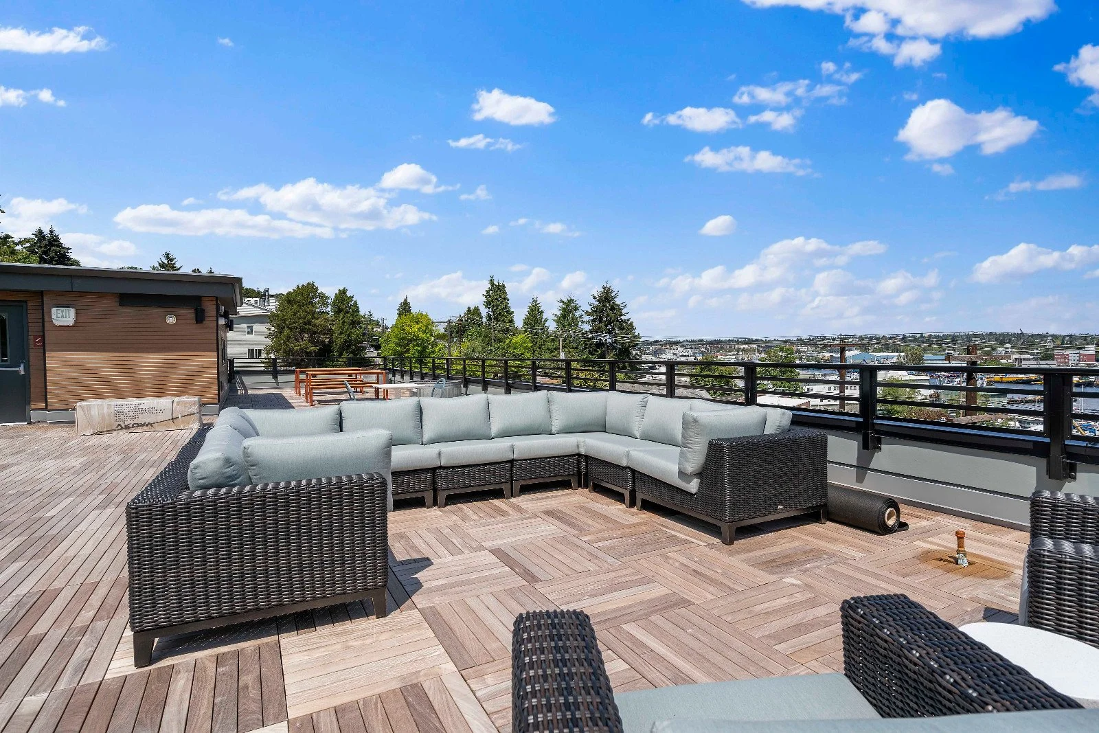 Lanterman-609 W Nickerson St (Seattle) - MLS (3 of 29).JPG