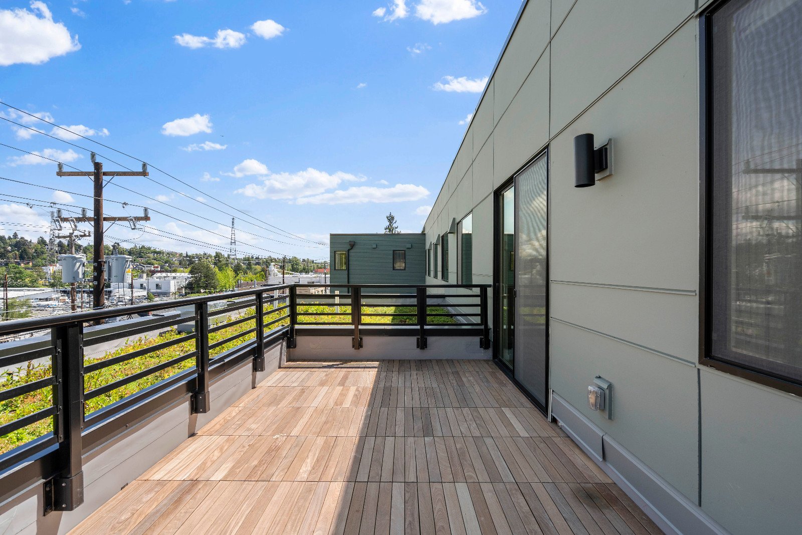 Lanterman-609 W Nickerson St (Seattle) - MLS (15 of 29).JPG