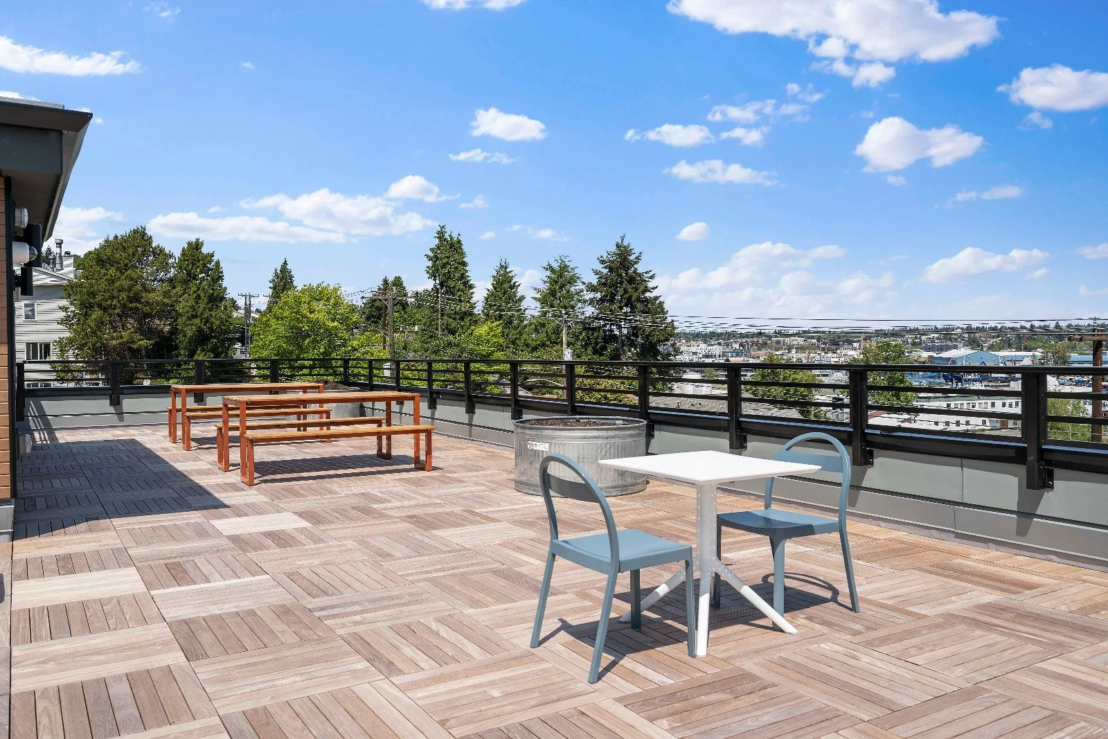 Lanterman-609 W Nickerson St (Seattle) - MLS (4 of 29).JPG