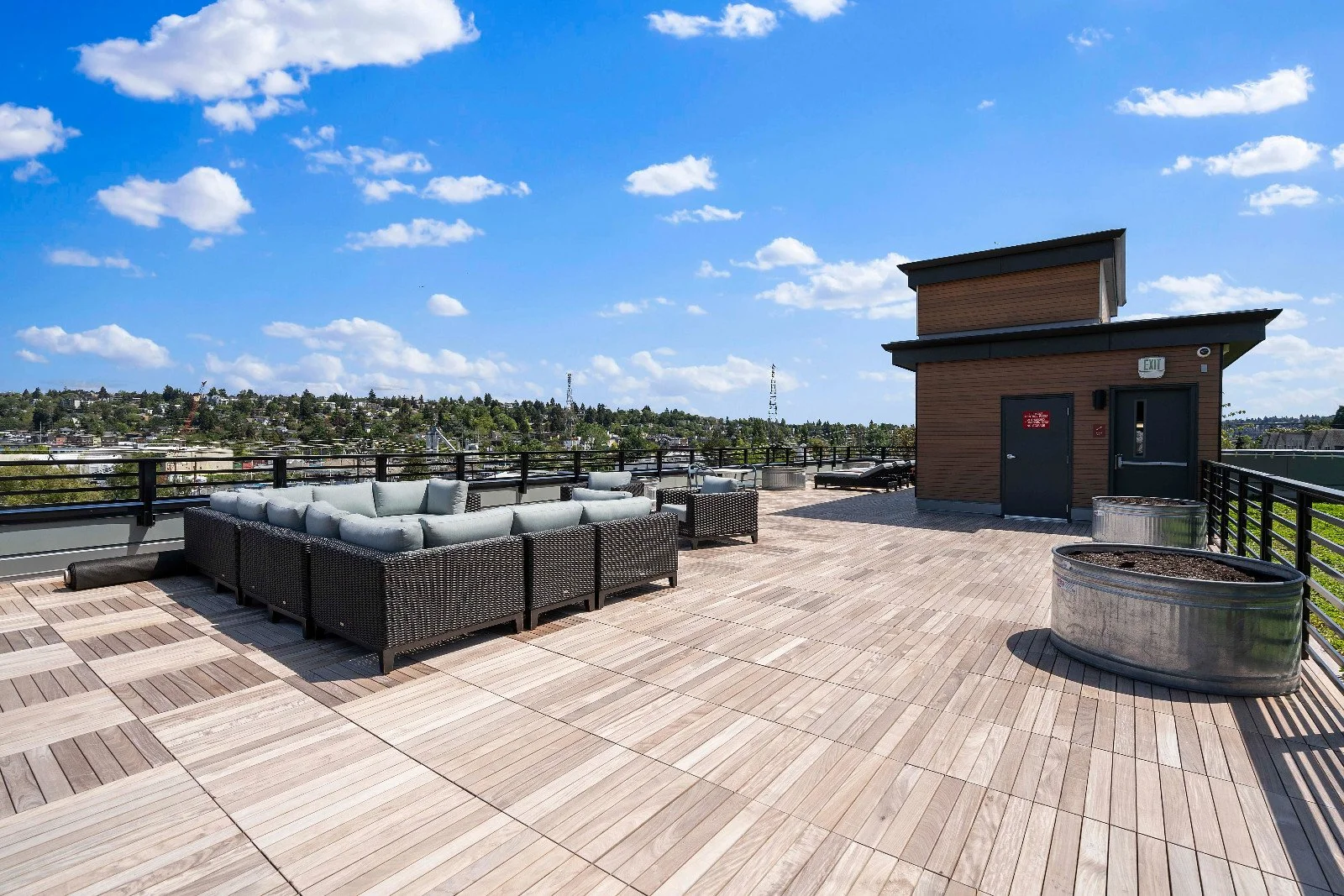 Lanterman-609 W Nickerson St (Seattle) - MLS (6 of 29).JPG