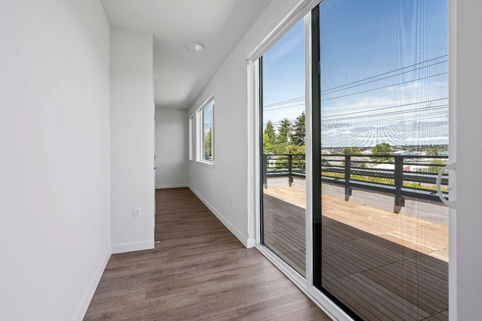 Lanterman-609 W Nickerson St (Seattle) - MLS (7 of 29).JPG