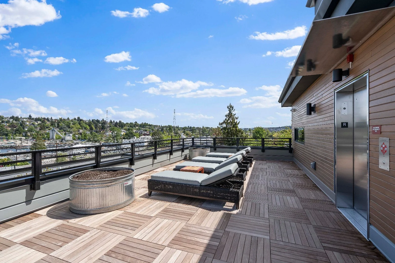 Lanterman-609 W Nickerson St (Seattle) - MLS (1 of 29).JPG