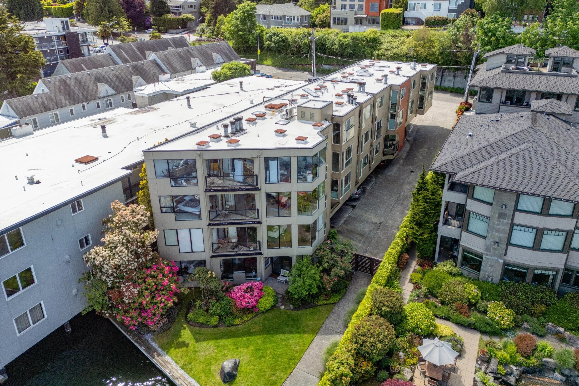 Leschi Condominiums