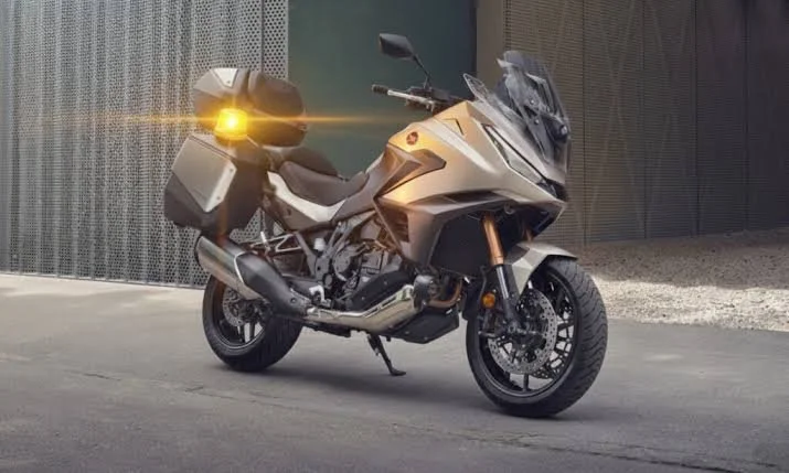 Accesorios de moto en 2026: qué es obligatorio y que deberías de llevar