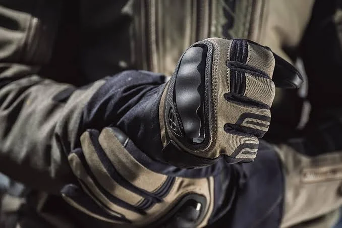 Guantes de moto: tipos y cuál necesitas según tu uso