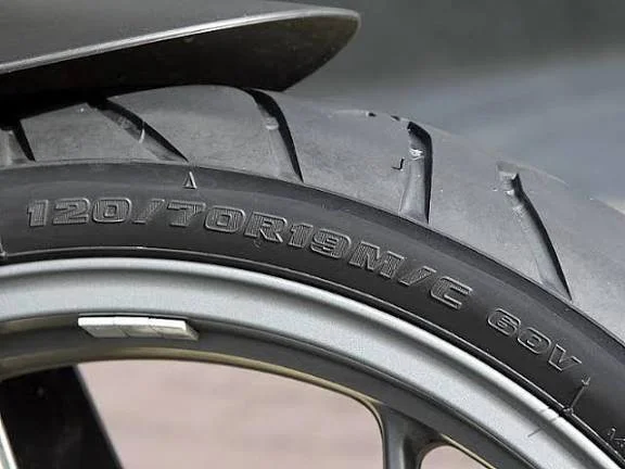 Marcas de neumatico en la que se ve sus medidas