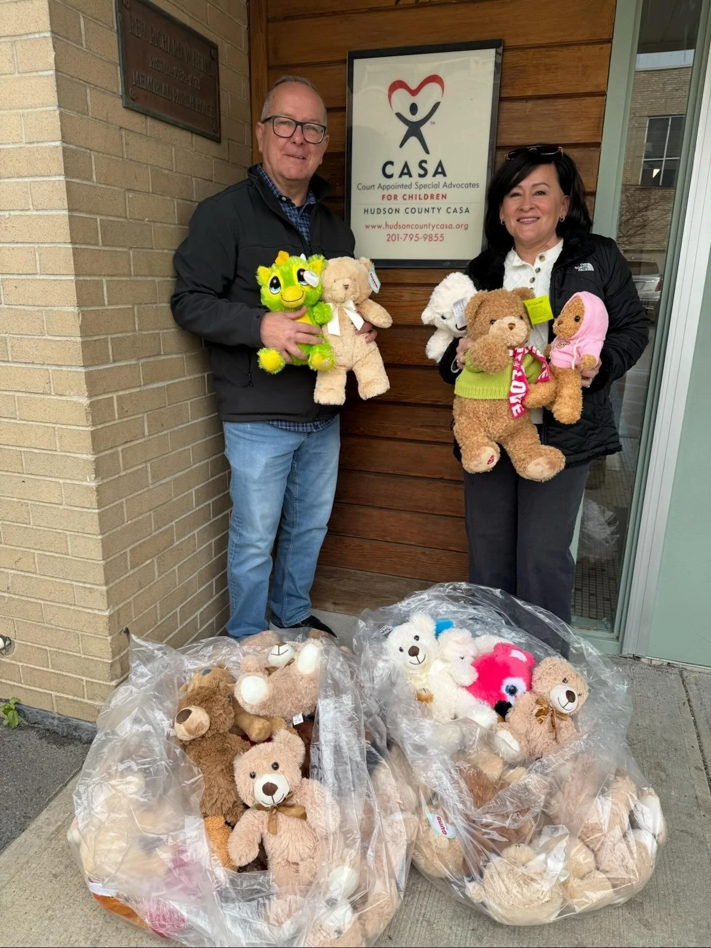 Maria LePage founded the Teddy Bear Project several years ago to support children in need. Some teddy bears are collected at Seton Hall University basketball games, where Maria works, and many are donated by friends and colleagues.🧸🎁

Thanks to the