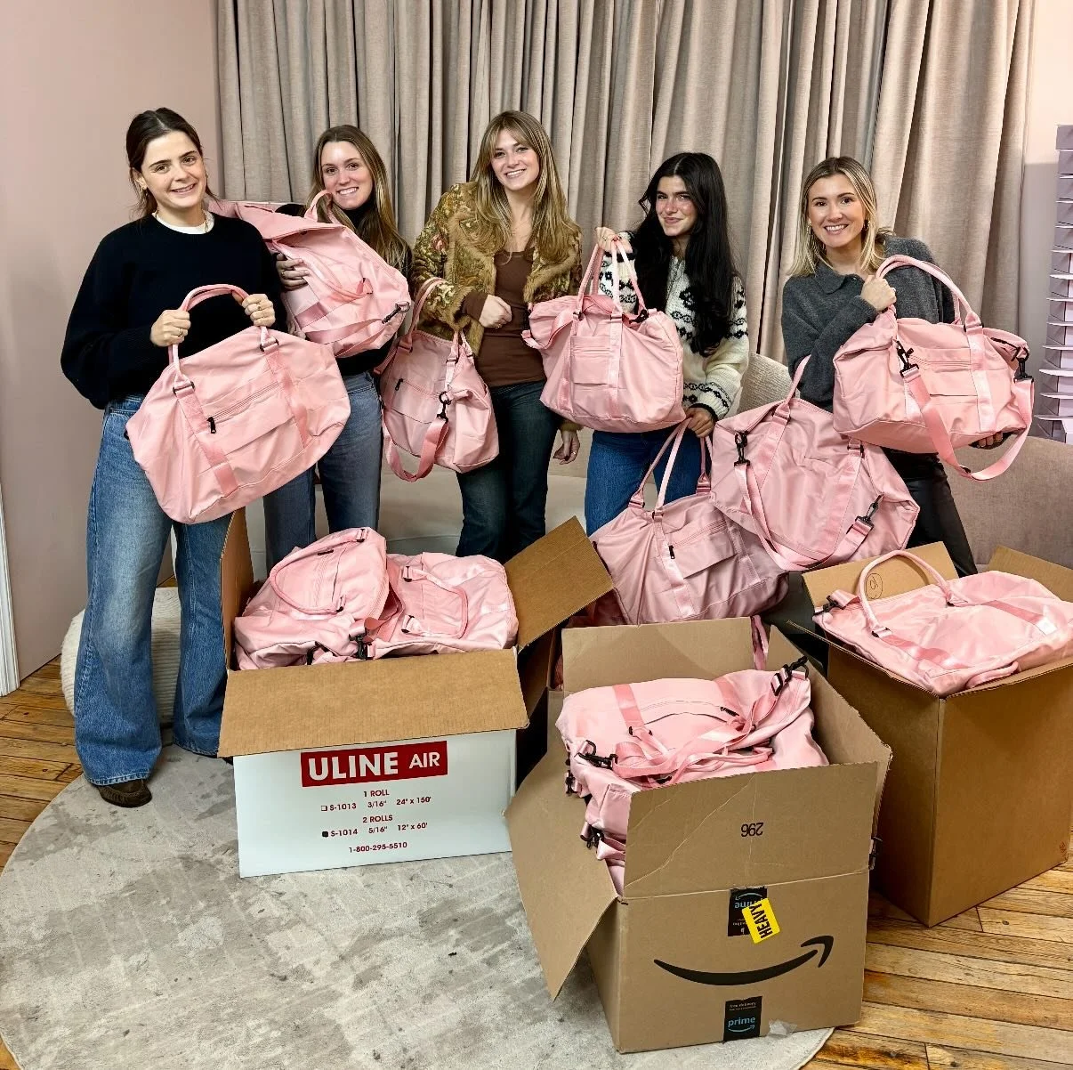 Thank you to Electric Picks for this incredible donation for our CASA teen girls 🎁 For the second year in a row, Electric Picks donated beautiful gift bags filled with jewelry, high-end beauty products, and more, helping to make the holidays brighte