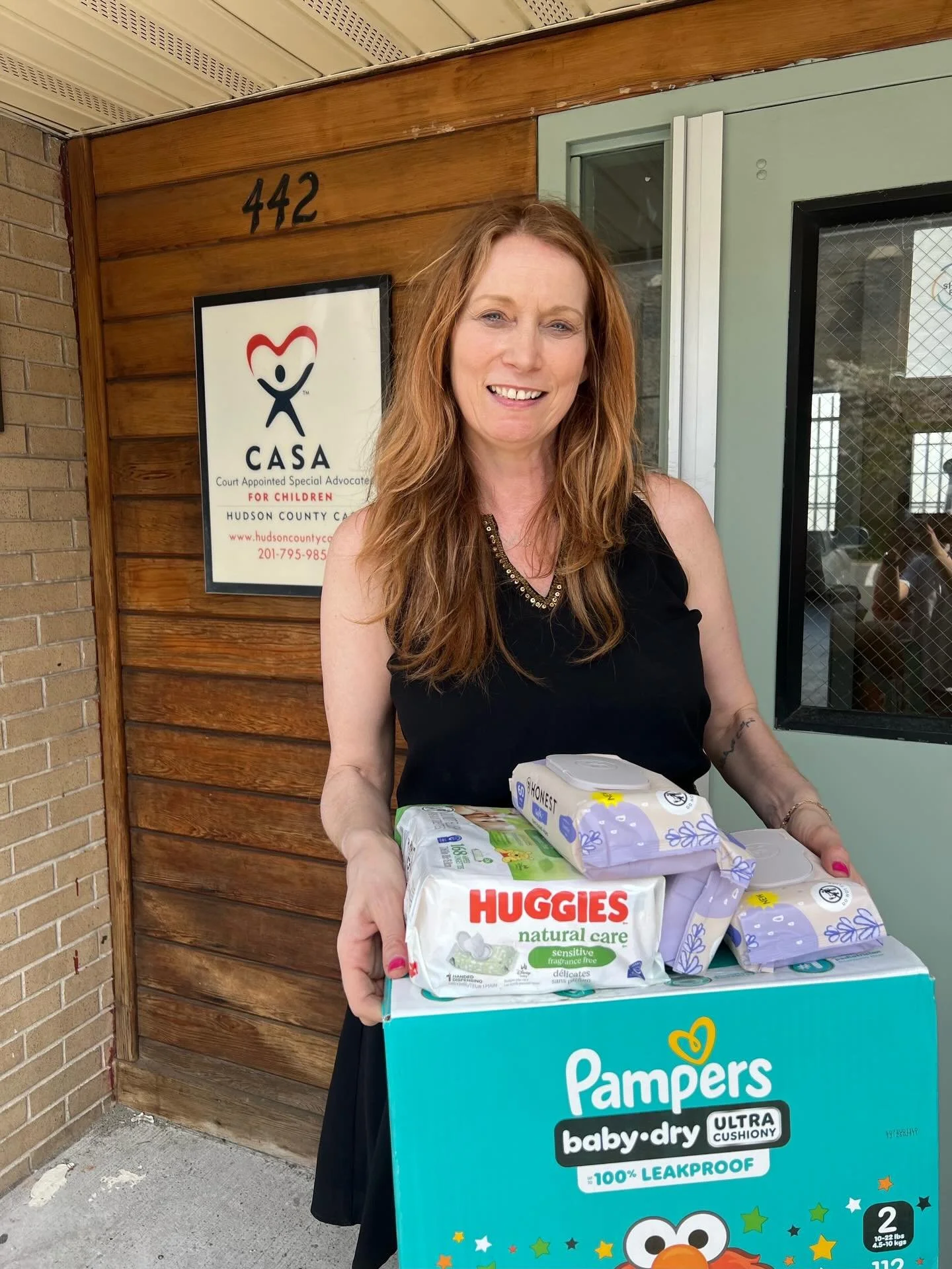Tere Fox, Executive Director of Jersey City Moms, made a special delivery to CASA. Thank you to the Jersey City Moms community for your generous donation of diapers, wipes and formula! ❤️💙