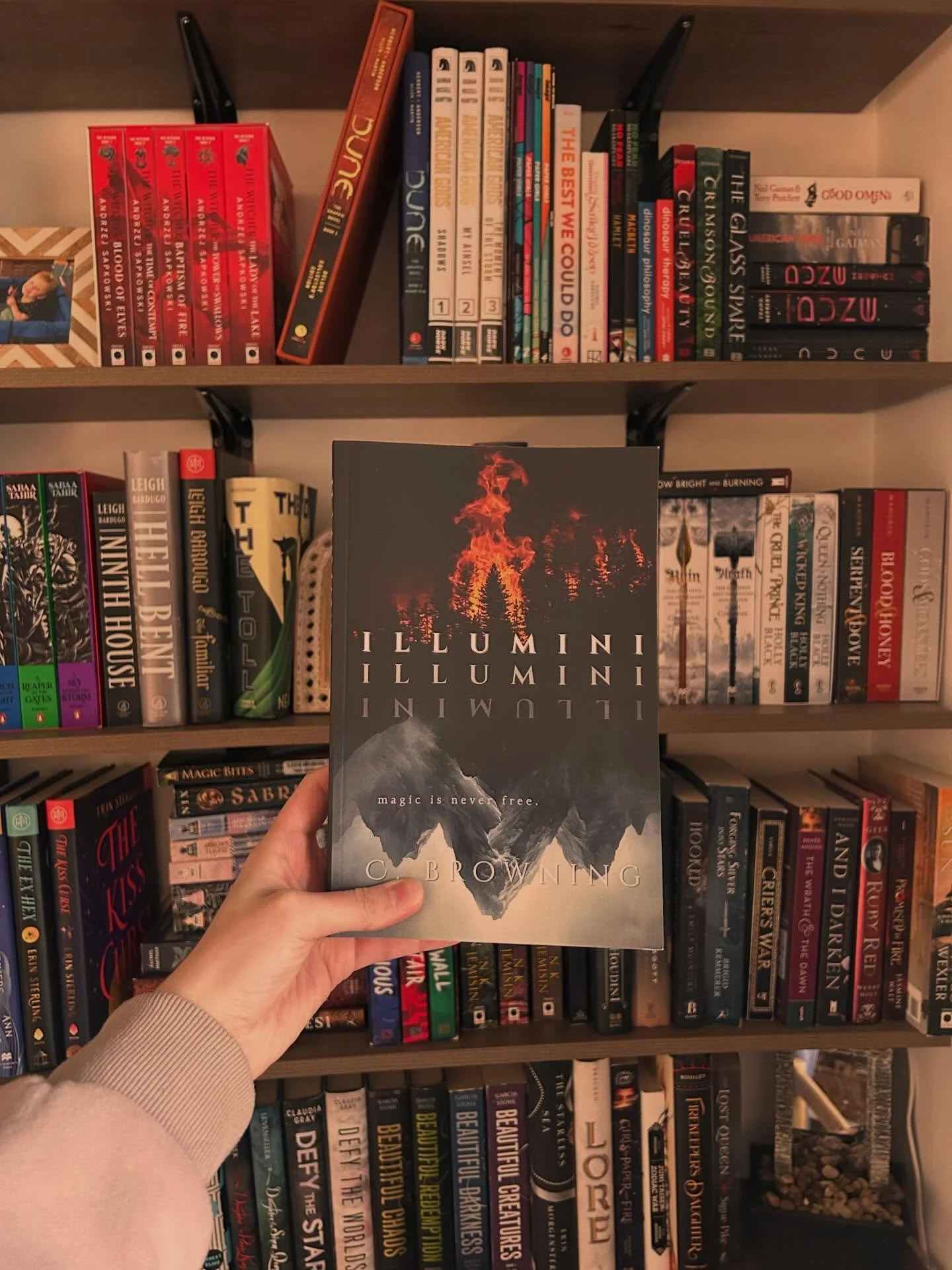 I know, I know&mdash; I&rsquo;m being annoying. But Amazon Prime really did deliver it to my door in 24 hours. This is my first time holding it, so I&rsquo;m just gonna squeeeeeeeal my heart out over here. 

#illumini #illuminiofegeni