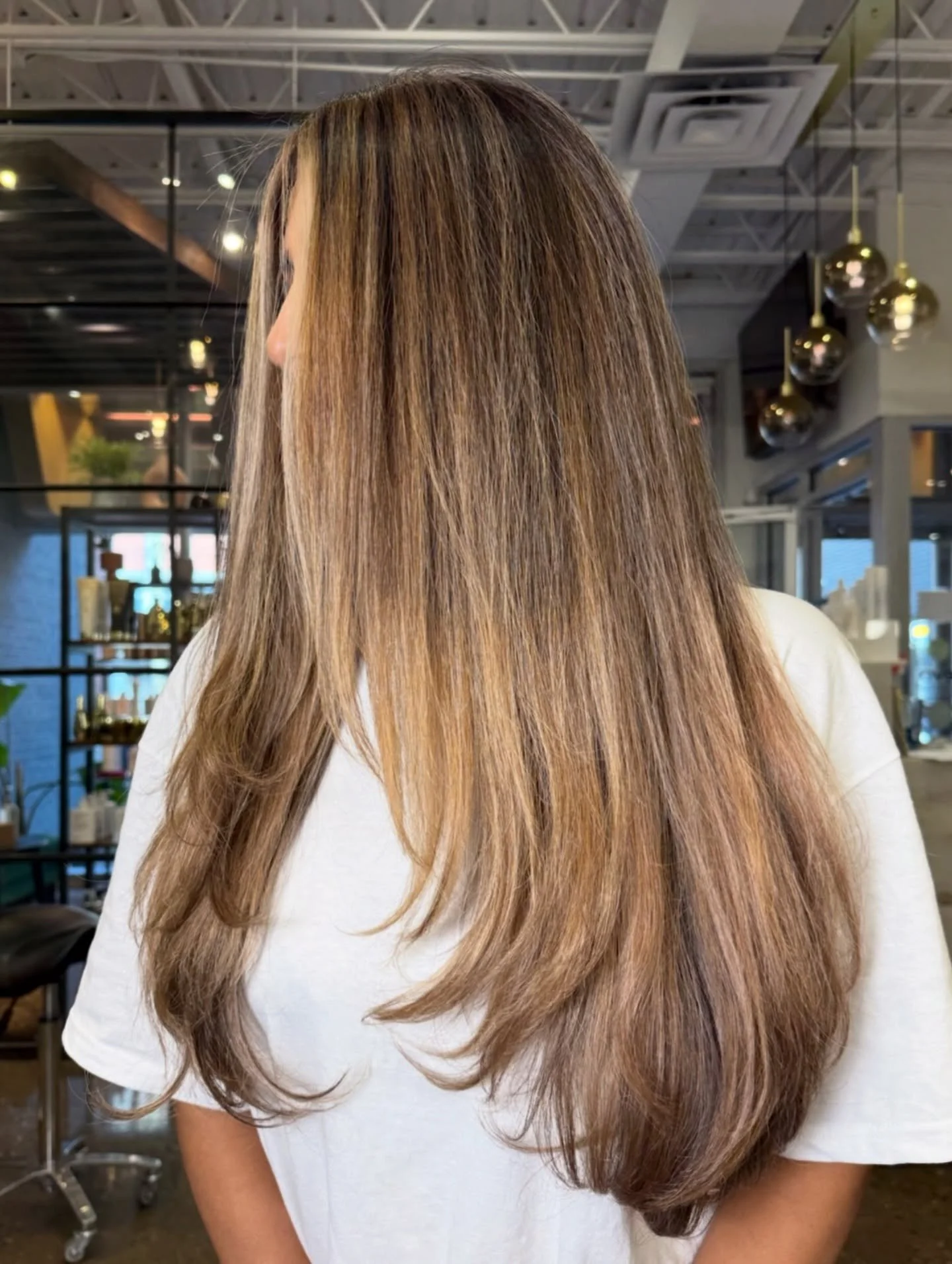 ✨ Sun-kissed perfection by @charj_hairstylist ✨
 This balayage is giving effortless glow and dimension - just in time for fall vibes 🍂

Char is still offering 15% off all colour services for a limited time! Don&rsquo;t wait to treat yourself to fres