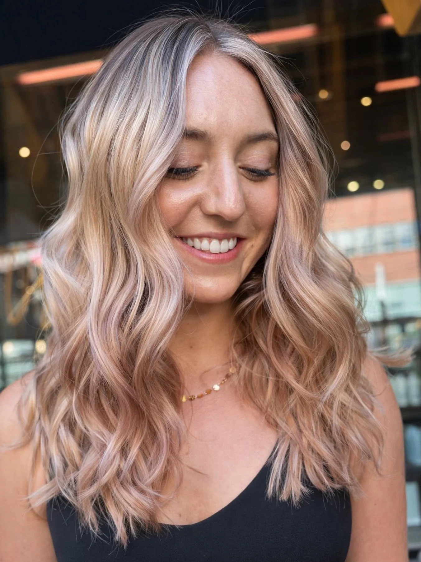 Strawberry hue balayage with a fresh cut 🍓 Soft dimension, glossy shine, and the perfect blend by @tahirarayani ✨

Balayage specialist Toronto, hair salon downtown Toronto, blonde balayage, strawberry blonde, hair colour