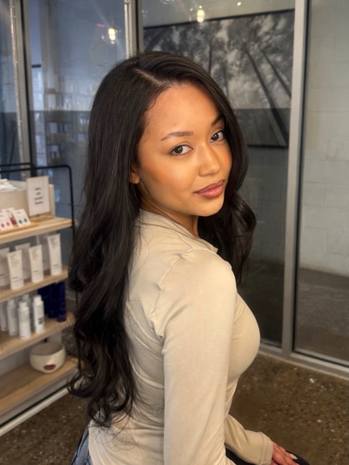 No more juggling multiple beauty appointments ✨ from blowouts to brows to flawless makeup - we do it all in one place so you can sit back, relax and glow 💆&zwj;♀️

Blowdry by @arbeautynco 🎀
Brows by @nomiartzz 💖