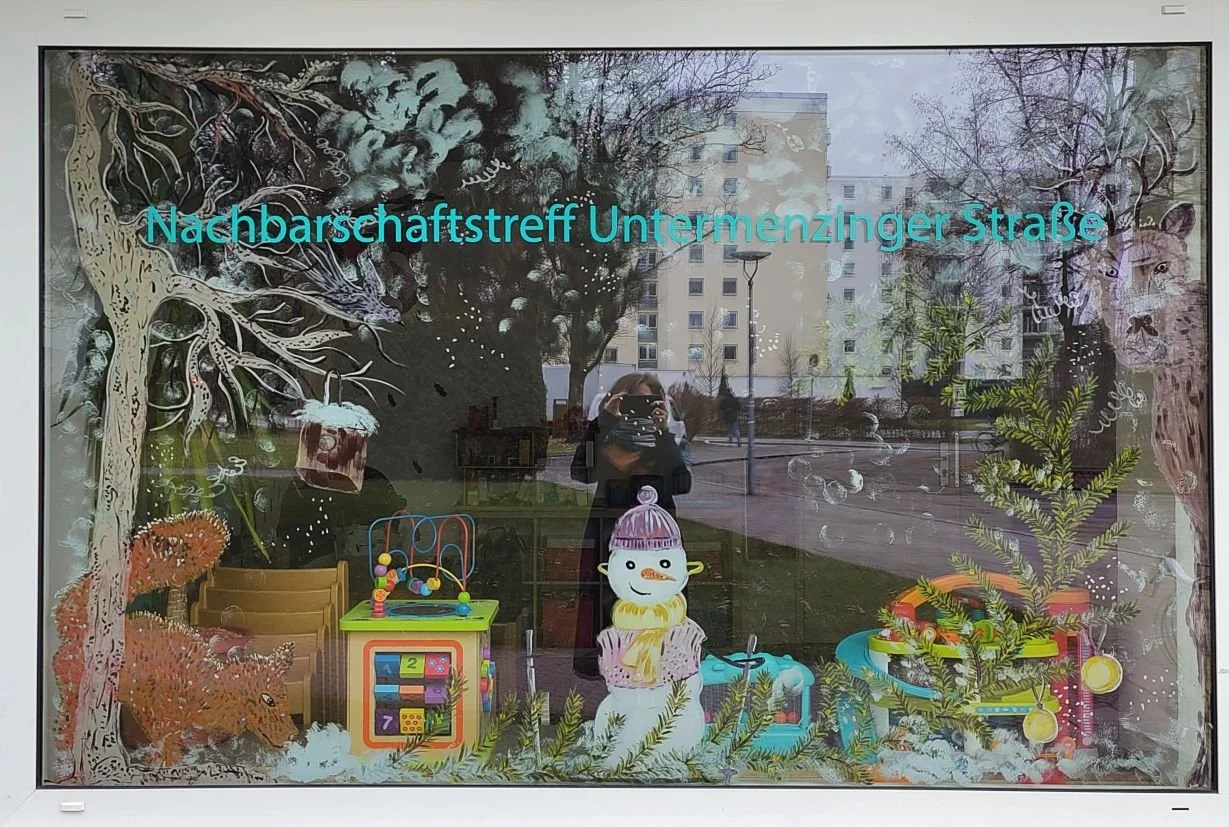 Fenstergestaltung im Nachbarschaftstreff Untermenzinger Str. - Wintermotiv