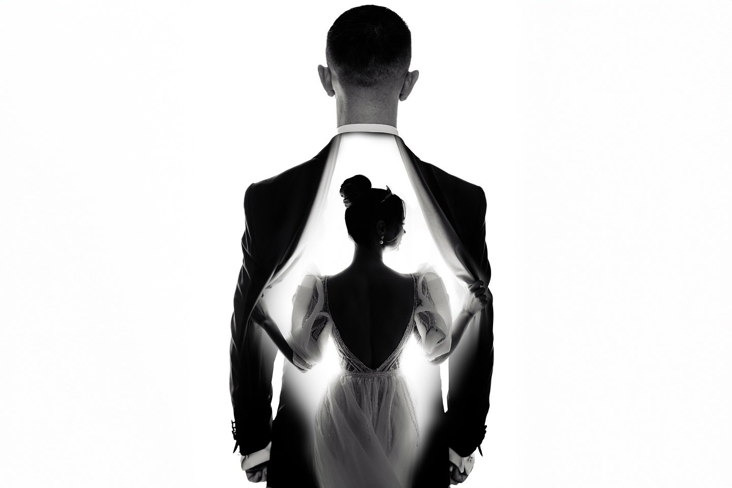 Hei, viitori miri! 💫
Calendarul pentru nunțile din 2026 &icirc;ncepe să se umple și nu vreau să ratez șansa de a fi alături de voi &icirc;n ziua cea mare!
Dacă ați stabilit deja data,
👉 verificați acum disponibilitatea &mdash; mai sunt doar c&acirc