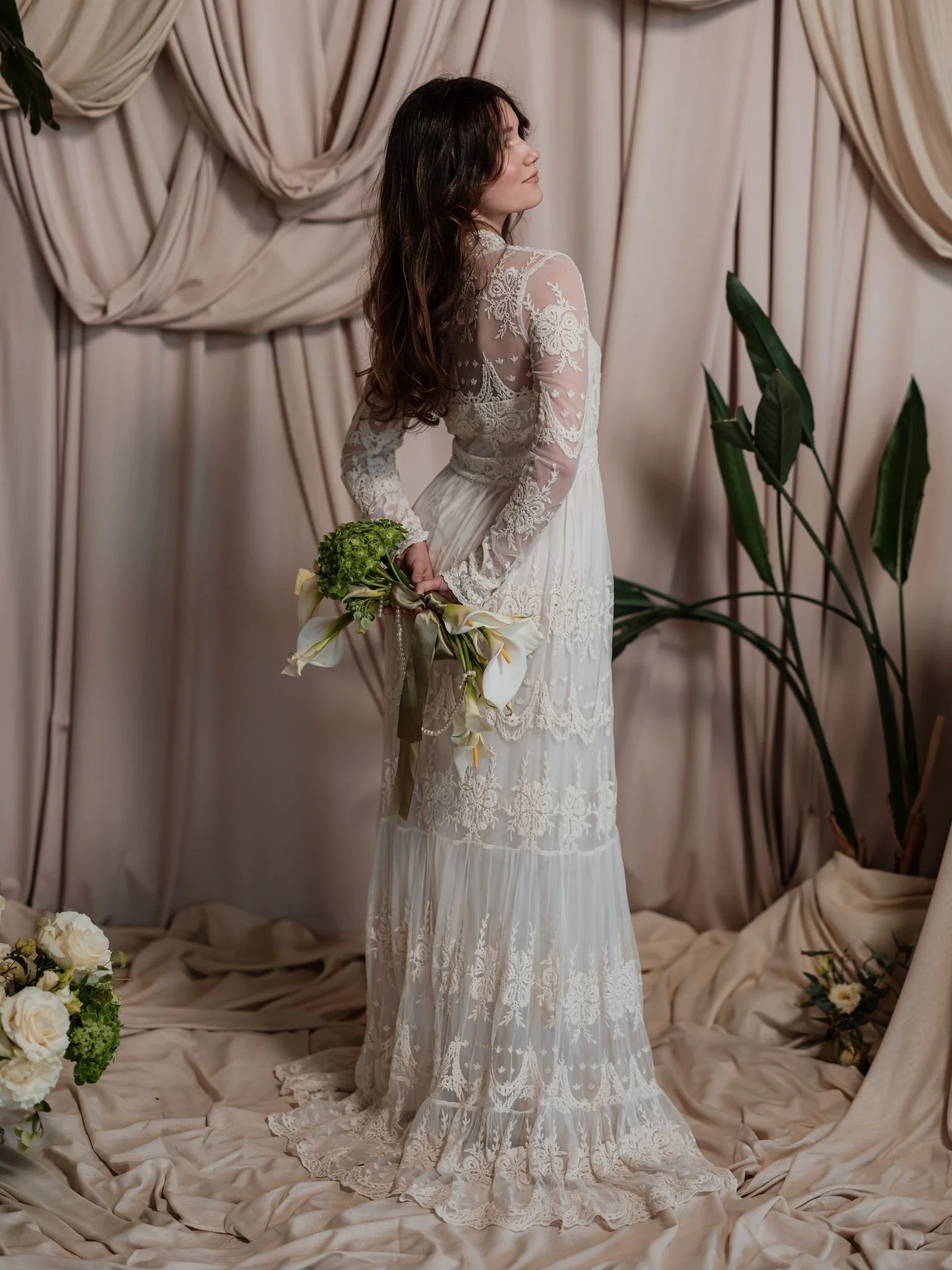 My vision for @heaven_bythelake_ 🤍 

Team 
Organizer: @heavenbythelake &amp; @duetluxe 
Location: @heaven_bythelake_
Decor &amp; design venue: @duetluxe
Dress: @maisonbanucom
Stylist &amp; organizer: @danielamariabanu
Photographer organizer: @moment