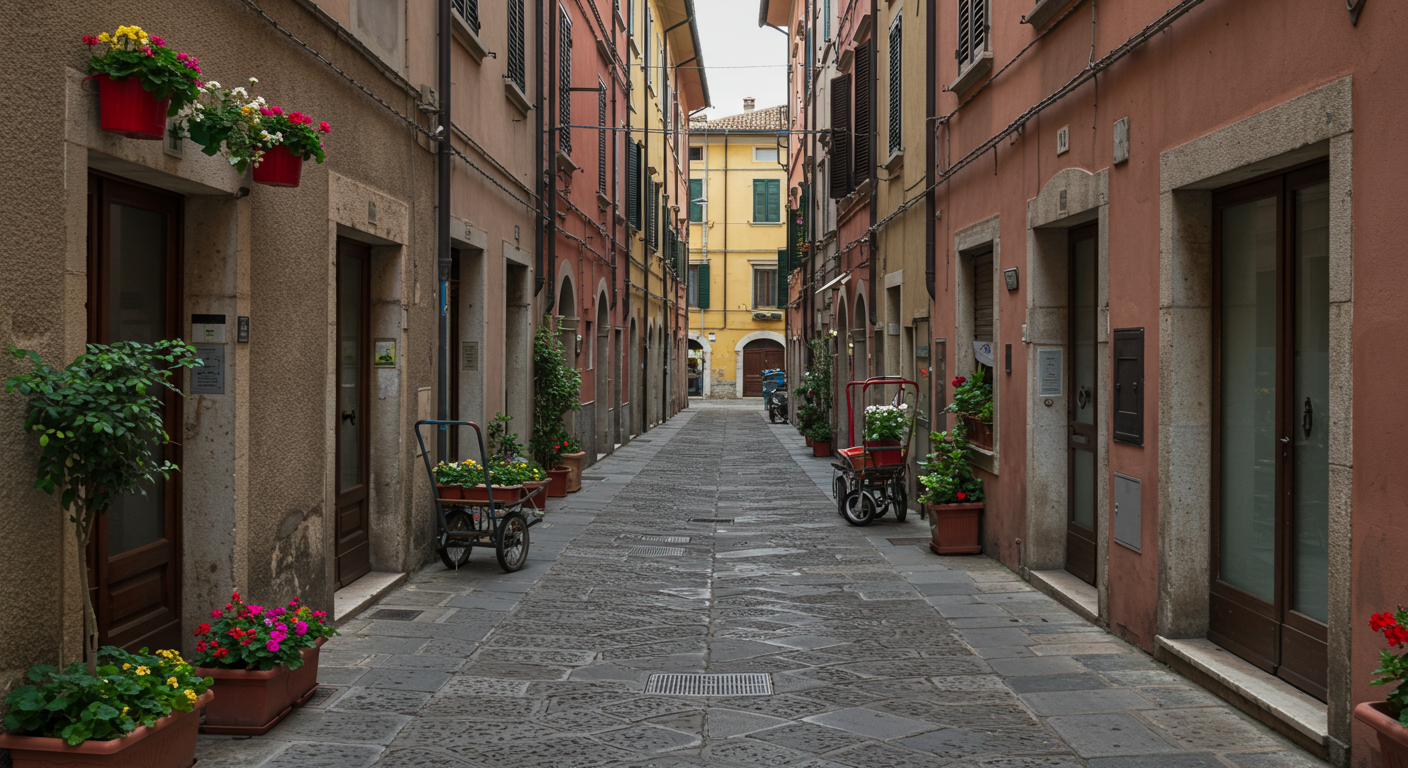 Avenida estrecha en un barrio antiguo con edificios coloridos, puertas de madera y macetas con flores en cada lado.