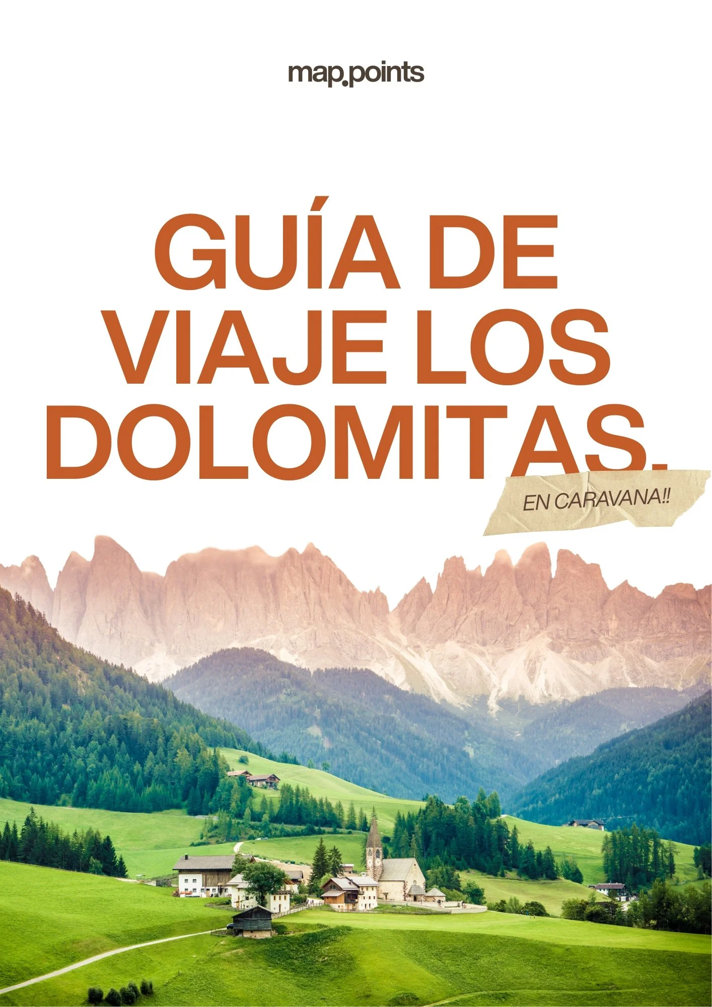 Guía de viaje a Los Dolomitas con paisaje de montañas, bosques verdes y un pueblo en primer plano.