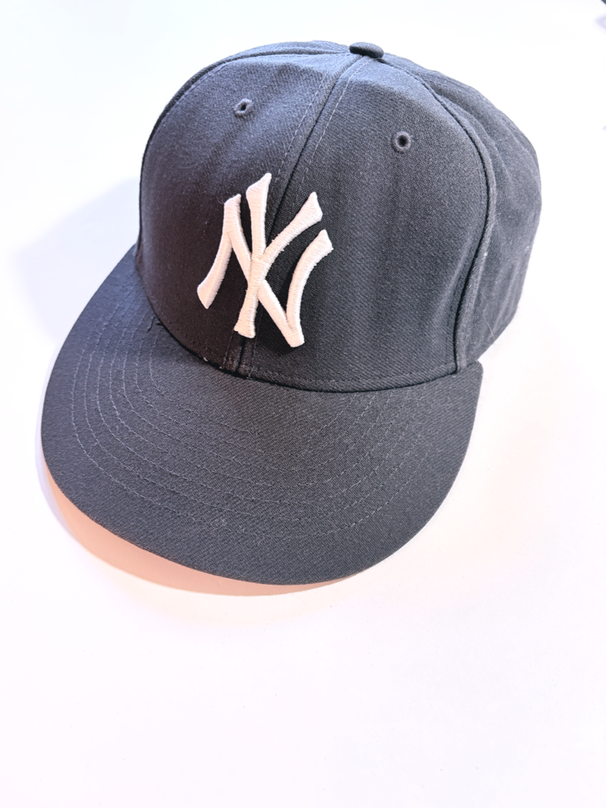 navy-yankees-hat.png