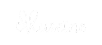 Texte en blanc 'Museine' sur un fond noir