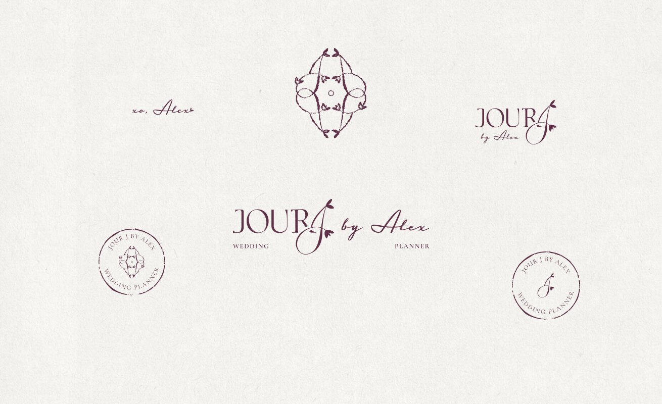 Logo et éléments graphiques pour 'JOUR by Alex', une planificatrice de mariage. Inclus des sceaux avec le texte 'WEDDING PLANNER' et une illustration stylisée. Couleurs violet foncé, texte élégant.