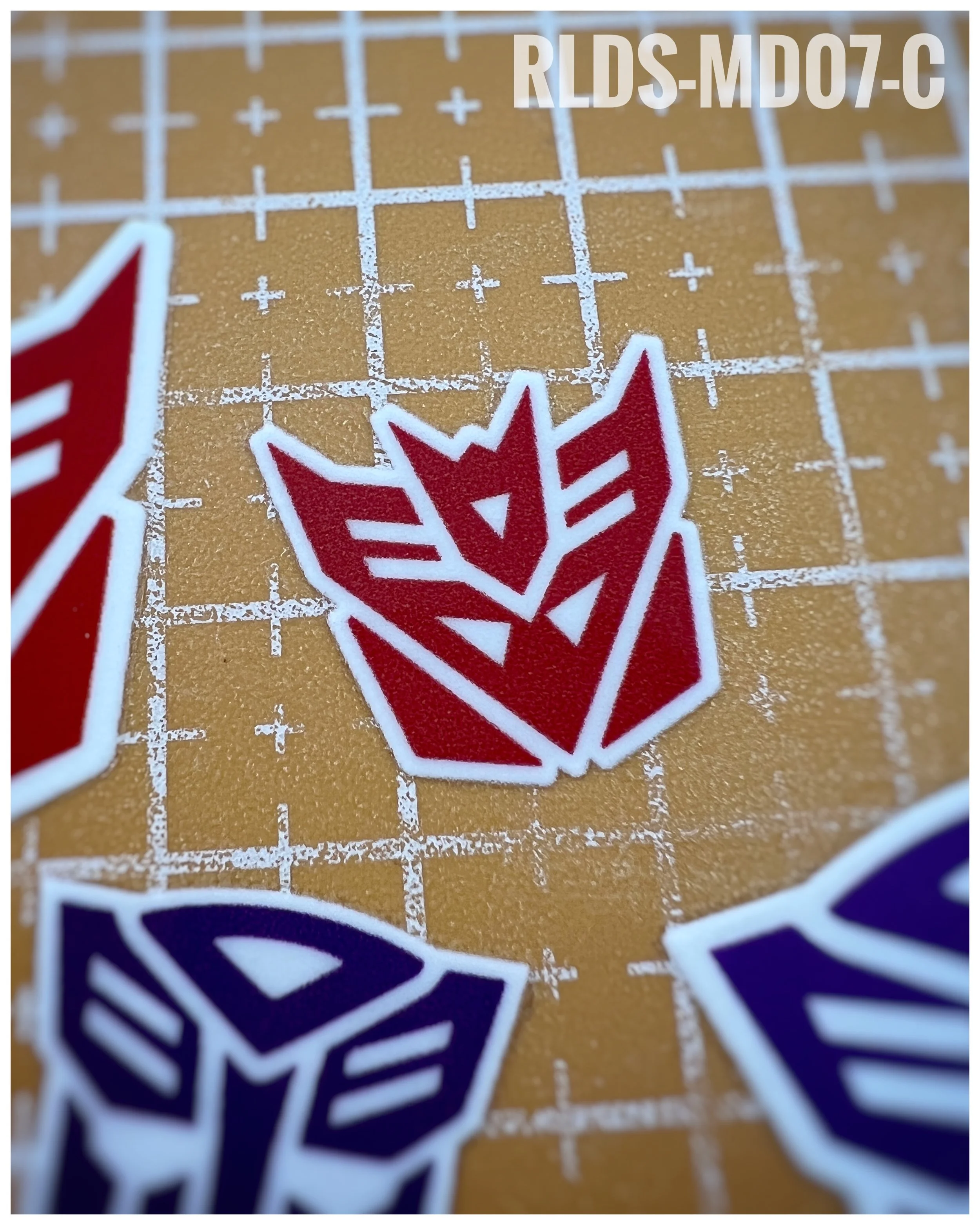 6 x medium Shattered Glass Con dry rub transfers, Red with White background.