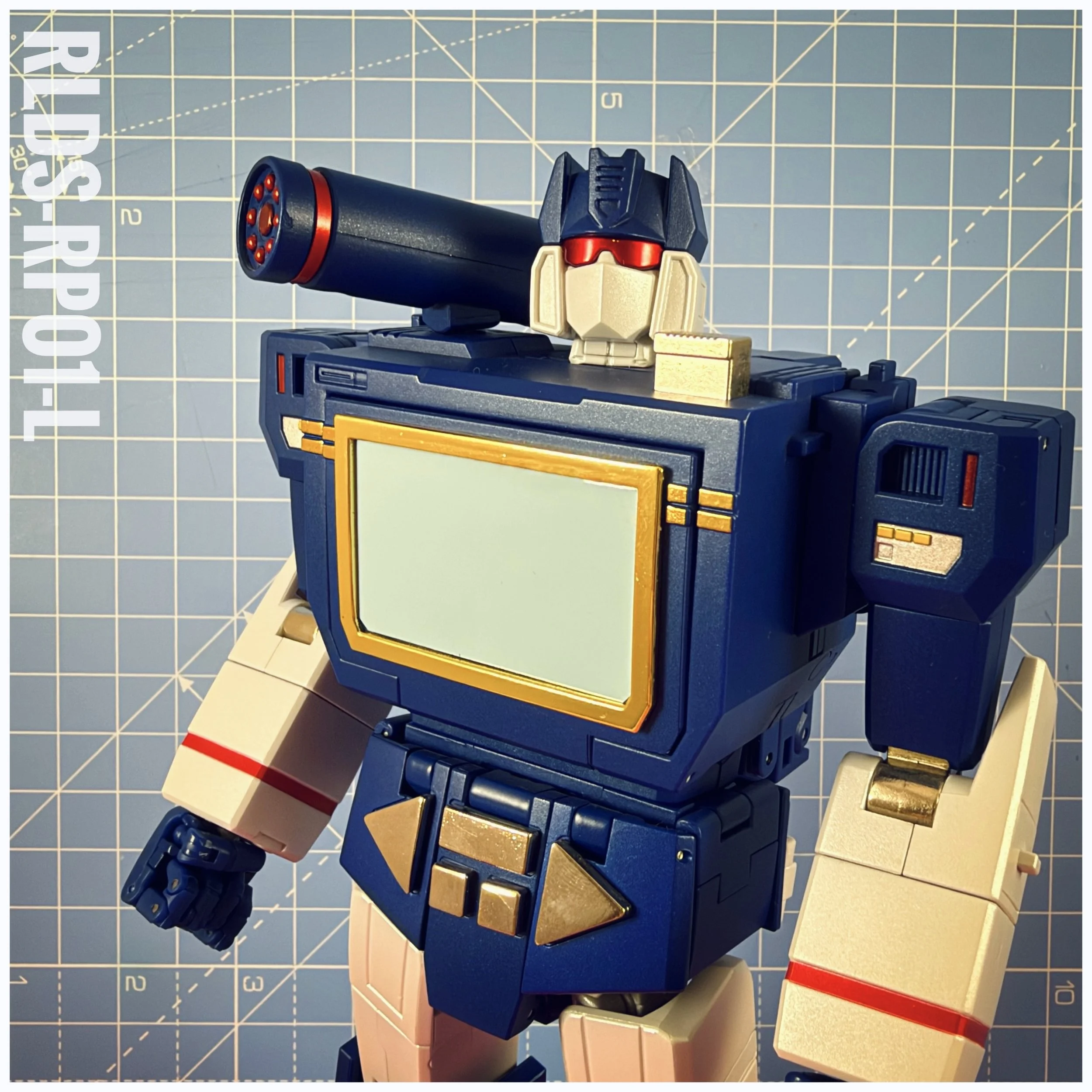 The RLDS-RP01-L sticker is made for Robot Paradise RP-01 Acoustic Wave, Masterpiece scale Soundwave.