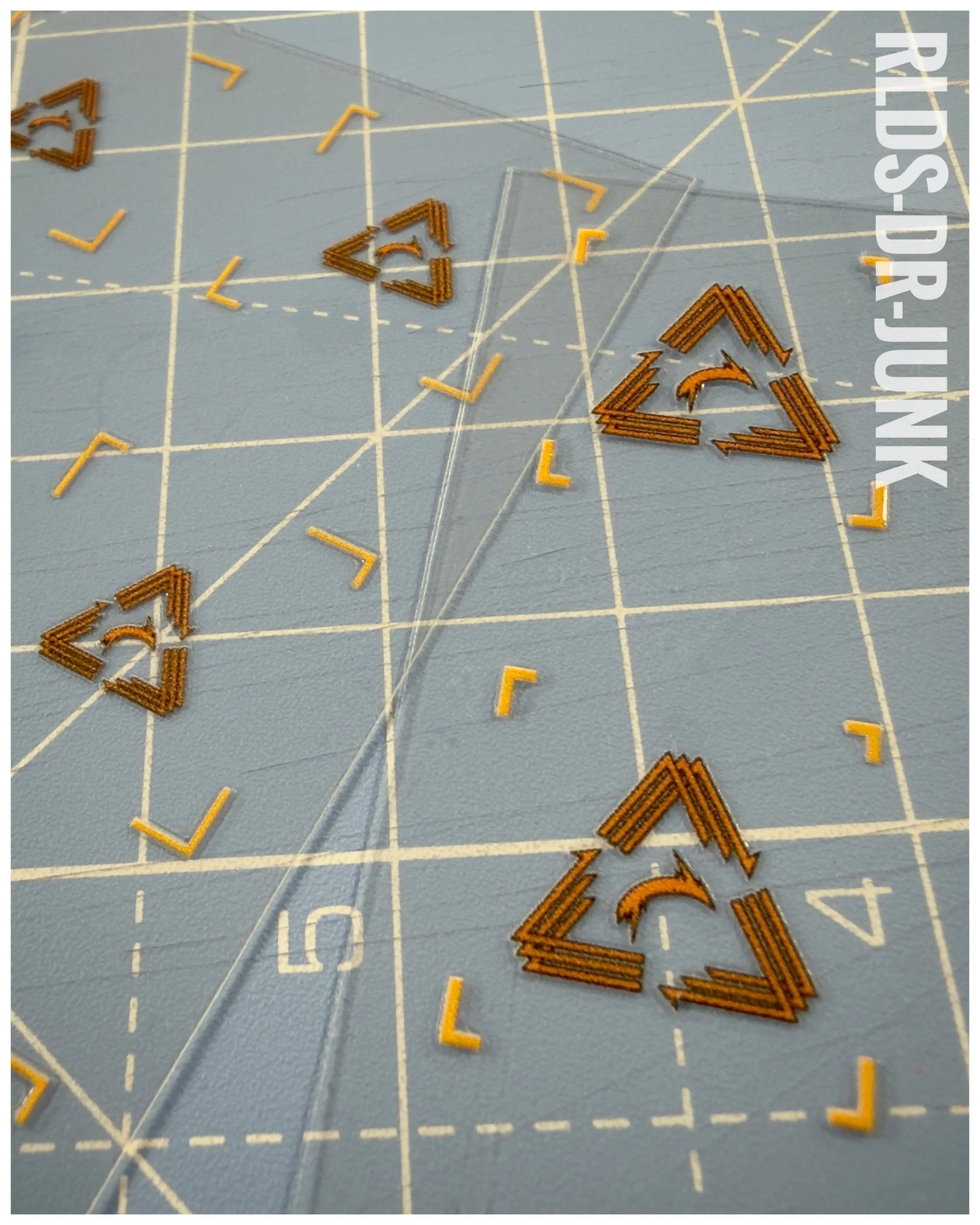 40 x Junkion UV DTF dry rub transfers, Yellow with Black Outline.