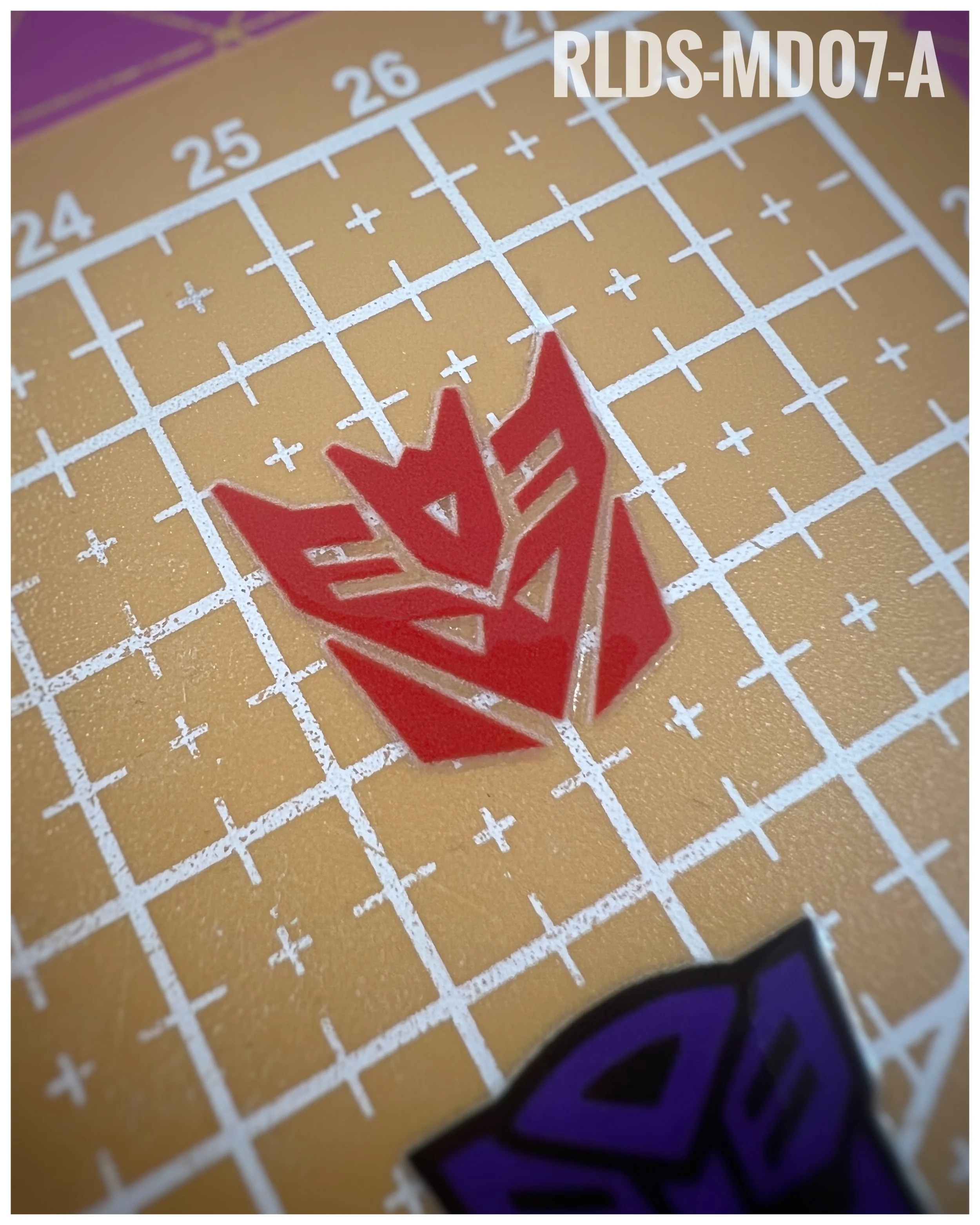 6 x medium Shattered Glass Con dry rub transfers, Red with Clear background.