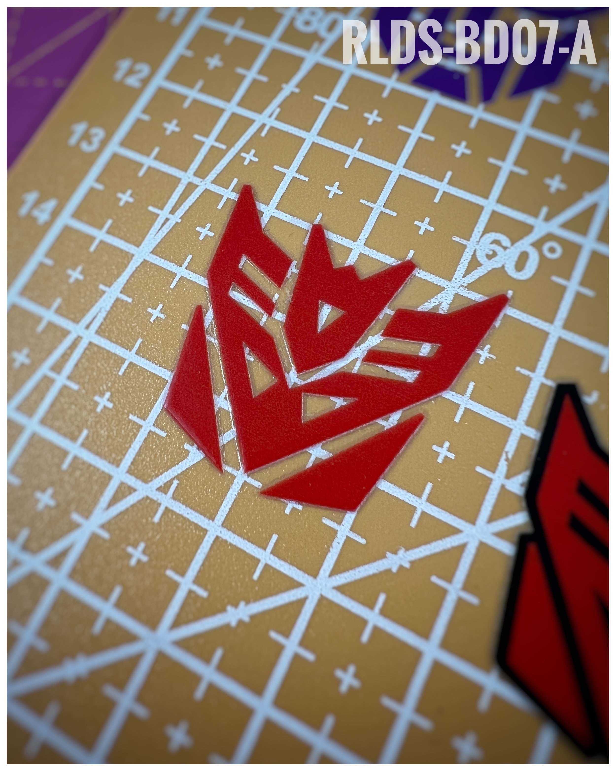 4 x large Shattered Glass Con dry rub transfers, Red with Clear background.