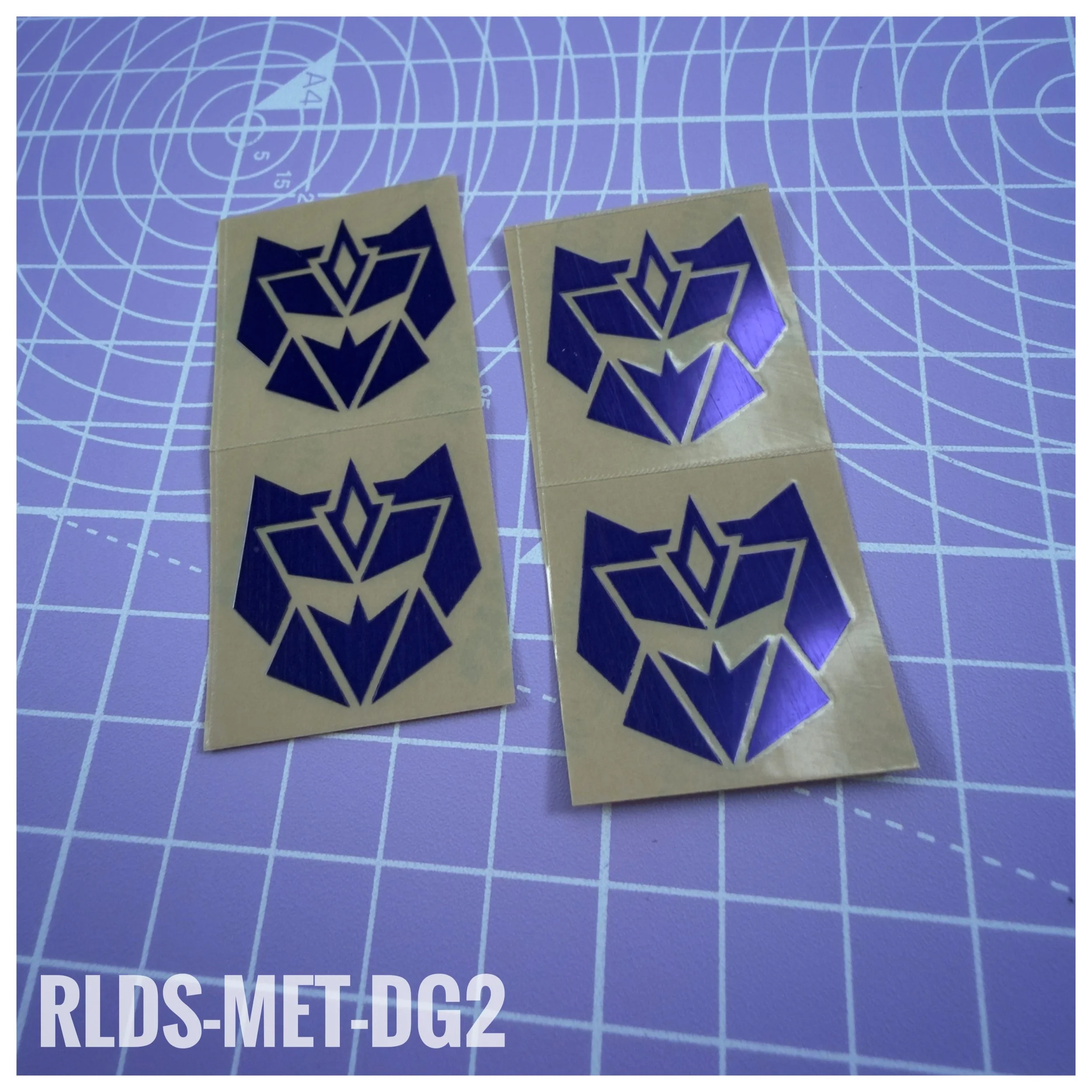 RLDS-MET-DG2 - Oversize Metallic G2 Con Logos, Purple on Clear