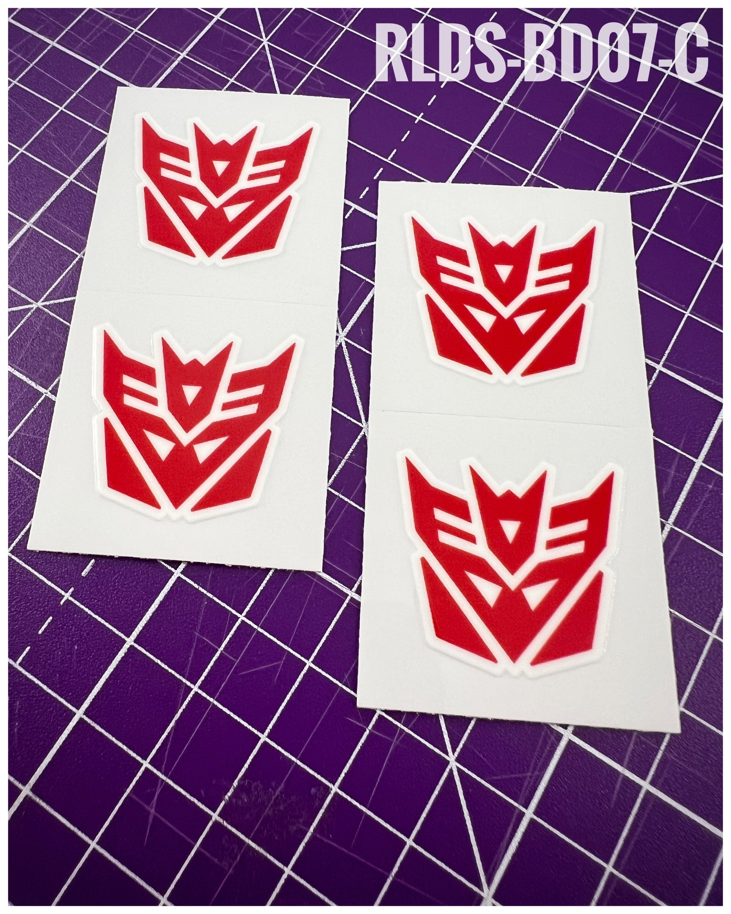 RLDS-BD07-C - Oversize Shattered Glass Con logos, Red on White