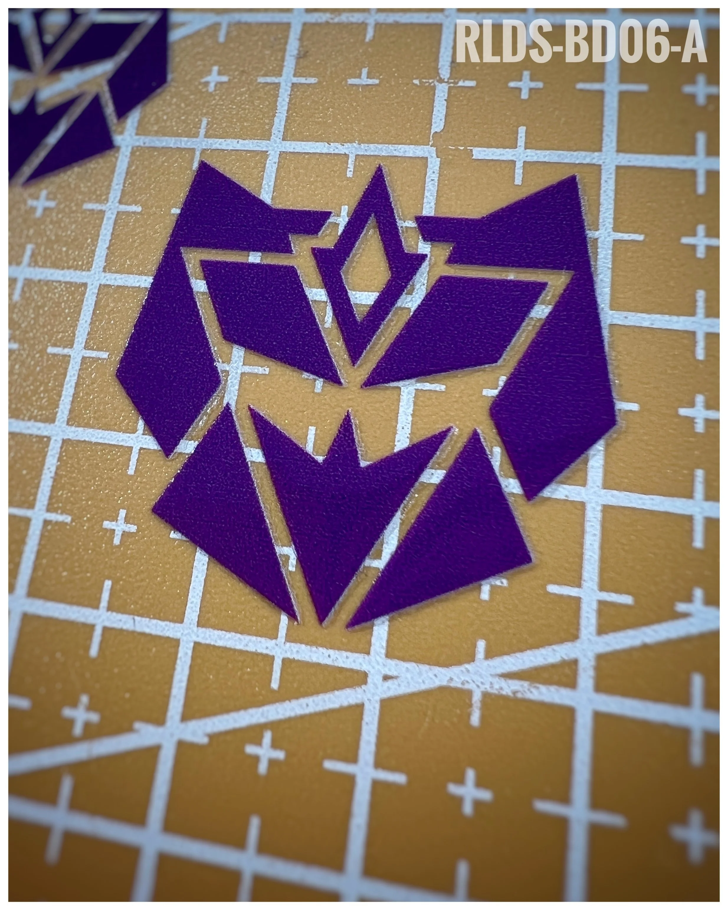 4 x large G2 Con dry rub transfers, Purple with Clear background.