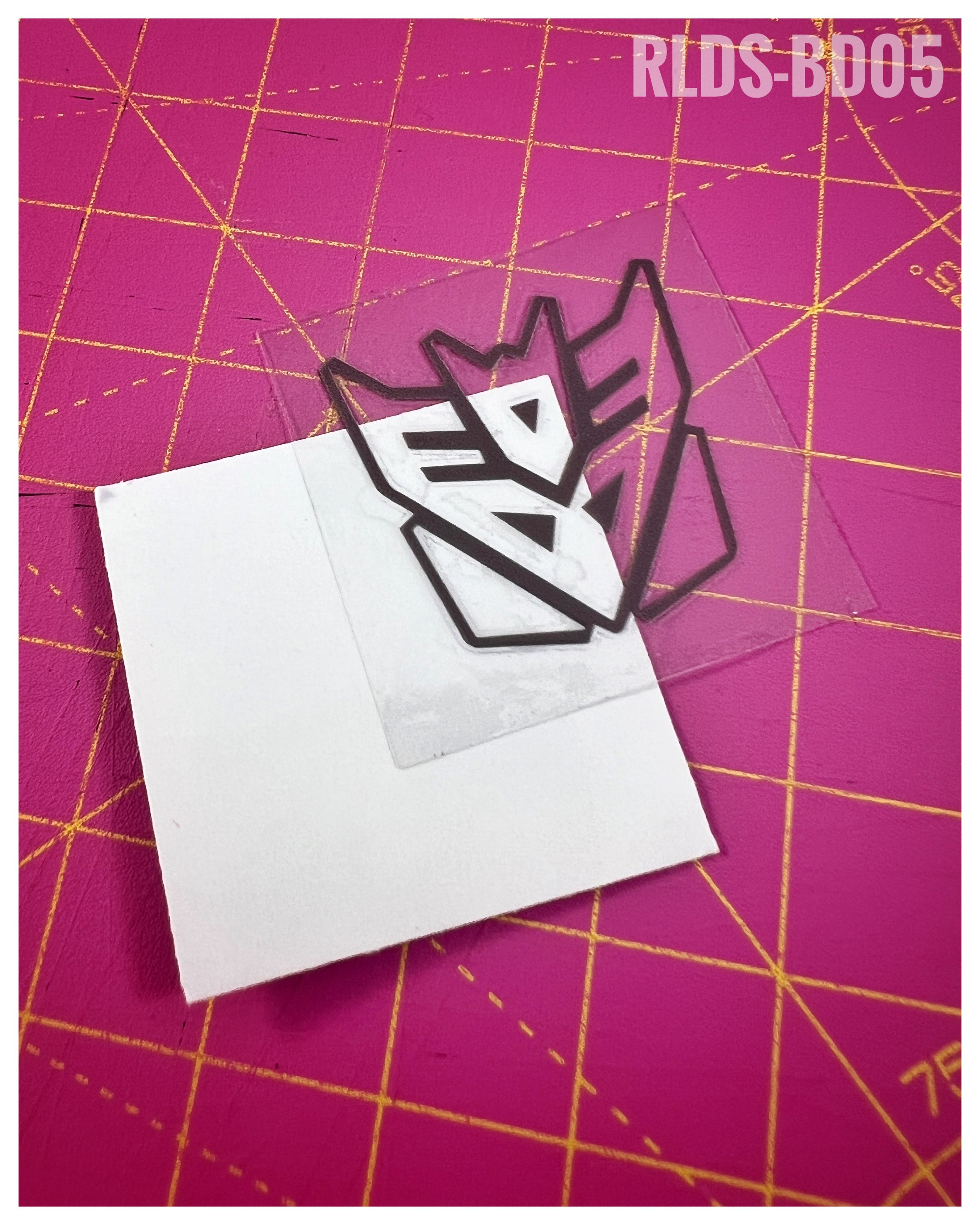 4 x large 3D/raised toon style Con dry rub transfers, Grey Outline with Clear background.