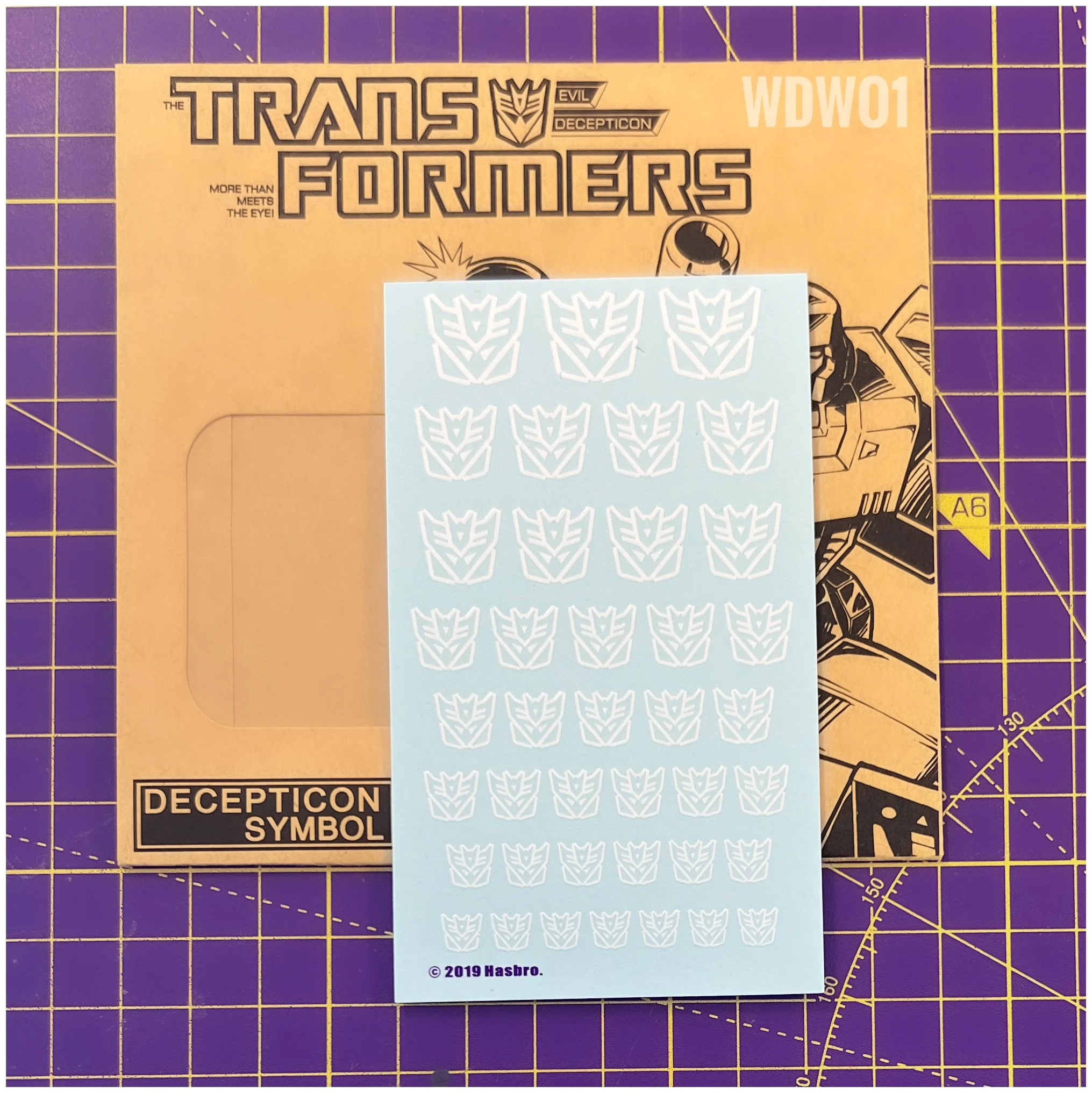 40 x Con Water Slide decals, White Outline with Clear background.