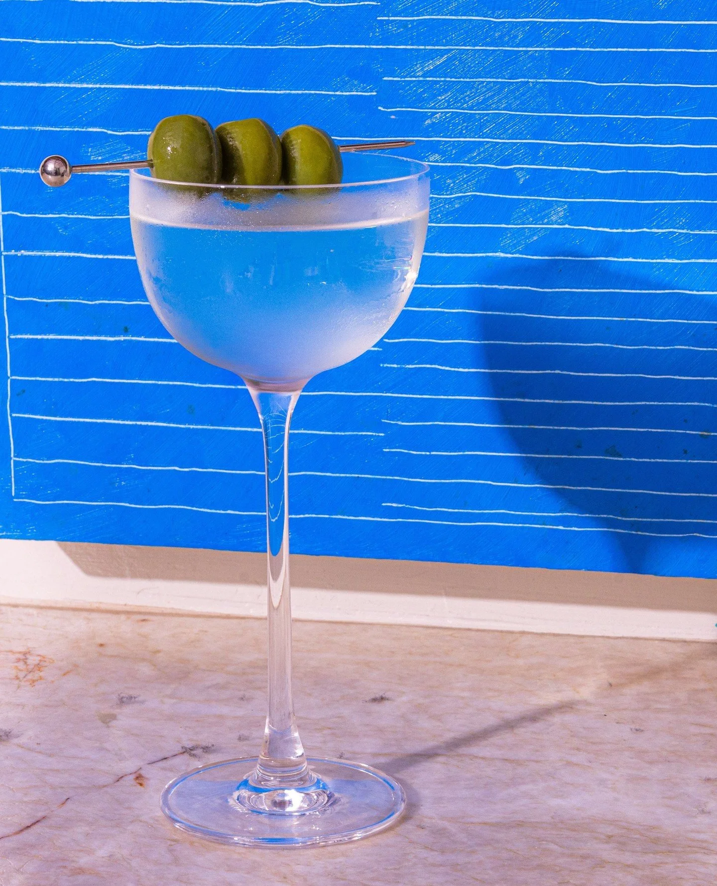 Dry or dirty, we&rsquo;re thankful for a good martini 🍸️⁠
Enjoy Thanksgiving Eve at In Plain Sight...open from 5PM-12AM.