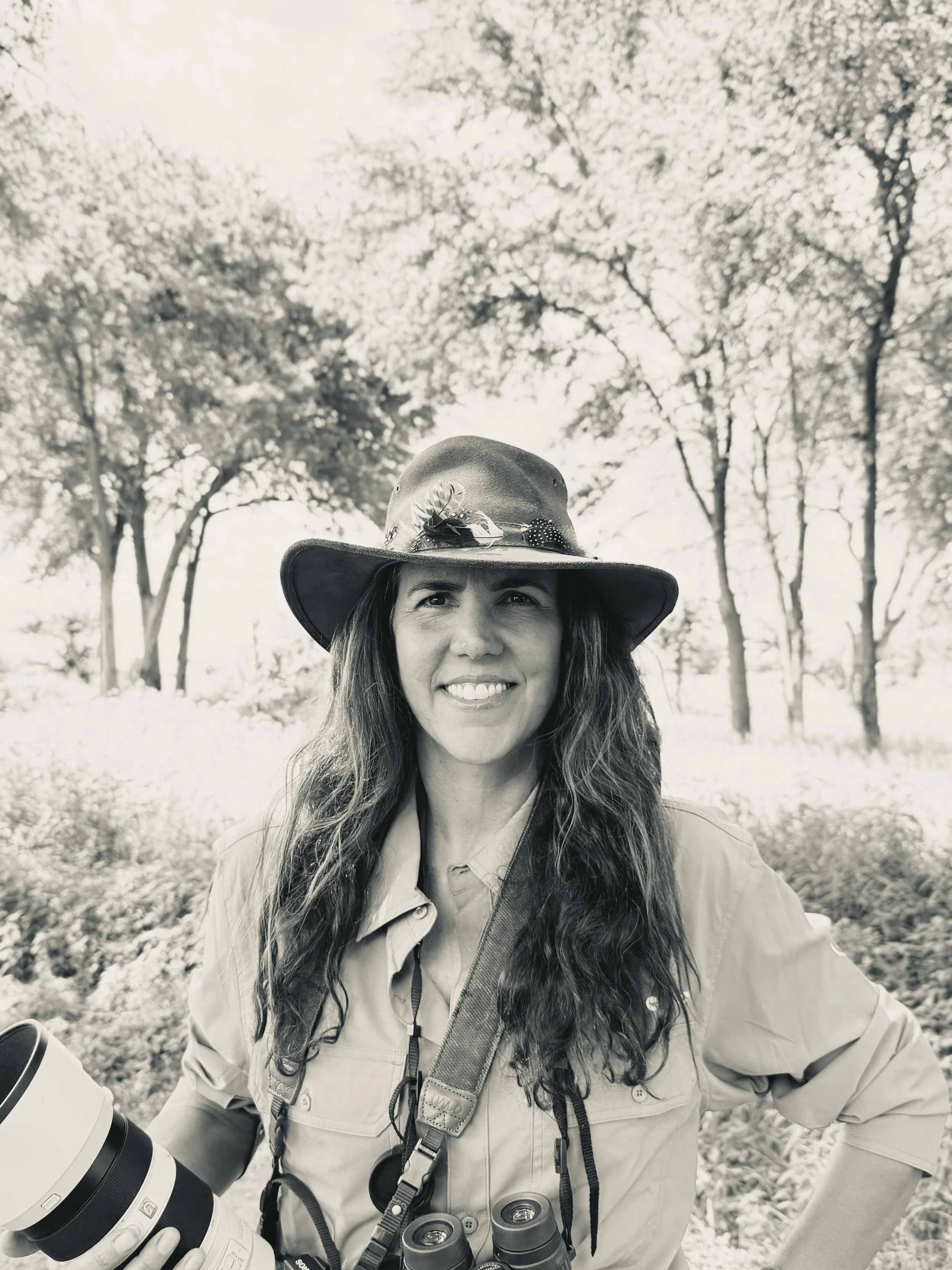 Brazilian wildlife photographer in the Okavango Delta, Botswana.  Fotógrafa de vida selvagem. Fine art prints. Founder of Amazing Botswana.