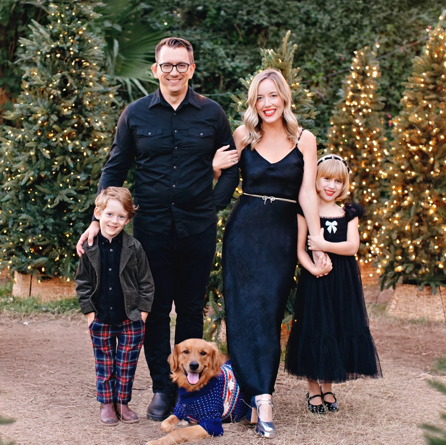 Happy holidays from us to you!! I am blown away every year by the support for our small businesses and am so thankful. Please swipe to the end for the best photo. 🎄🐾