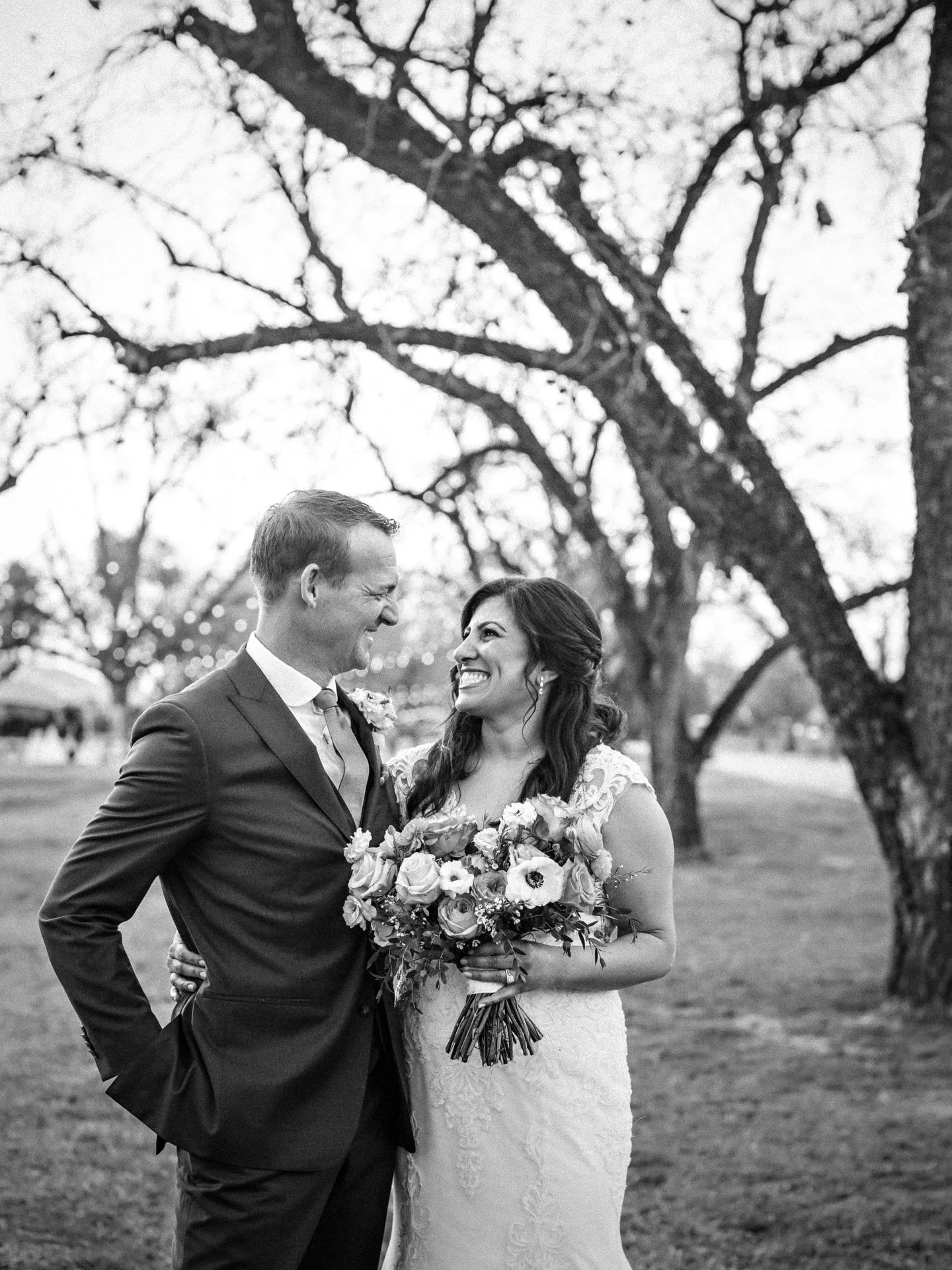 Rena + Trevor ✨
I had the hardest time deciding how to share their day because every part of it deserves its own moment. Sunset portraits? Adorable. The florals? Absolute perfection. The sweetest flower girls, ring bearer, and their golden retriever?