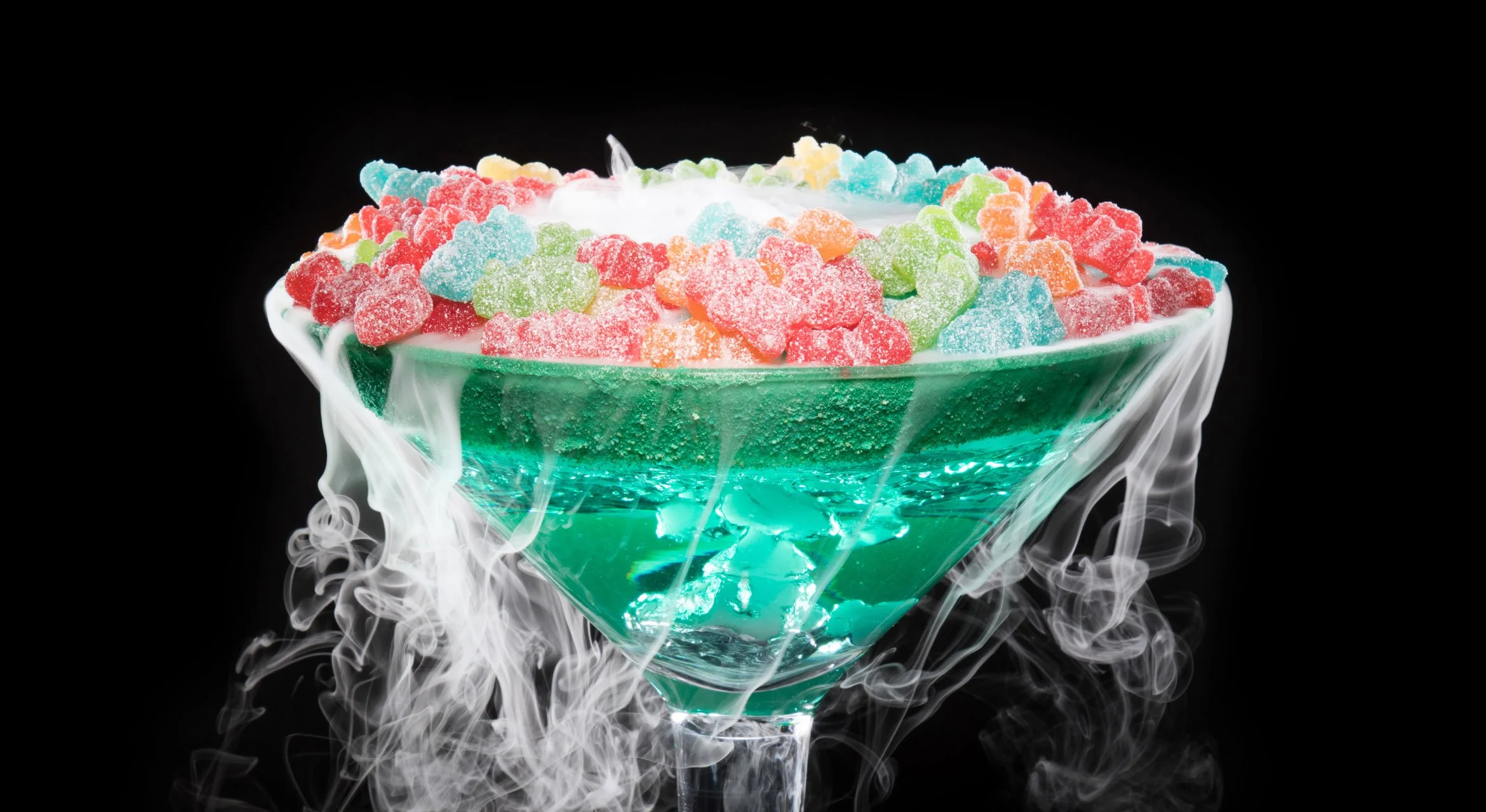 SOUR BEAR - Smirnoff Apple Vodka, Sour Apple Pucker Liquor, Sweet and Sour Mix, Sprite® - Topped with sour gummy bears.
Rimmed with green apple Pucker Powder.