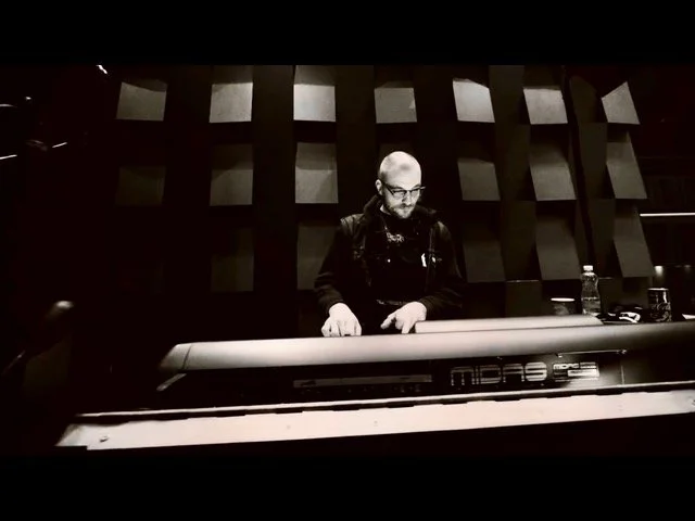 Photo of FADE user Gump in a studio