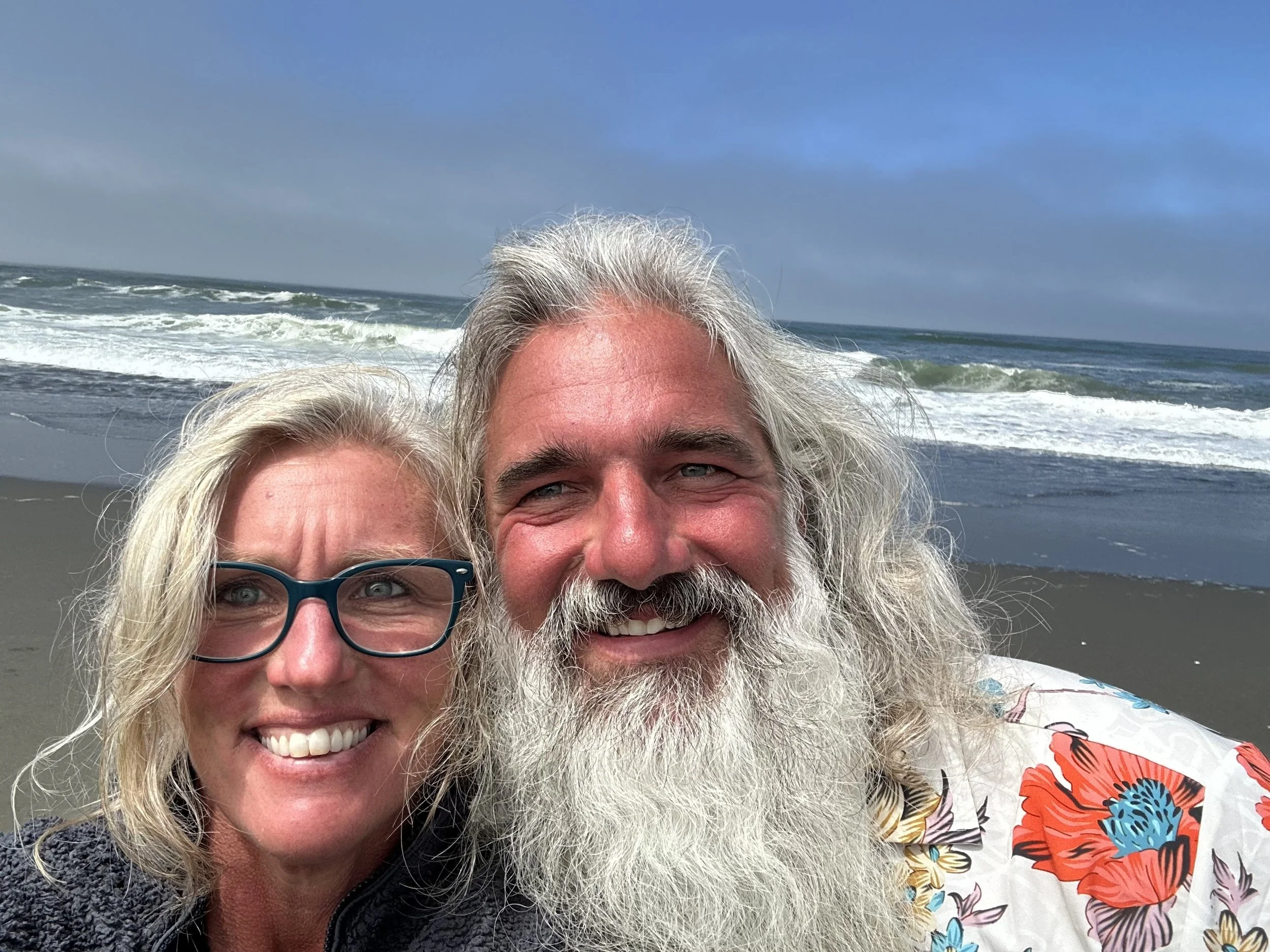 Clint & Johnna – Elevated Life founders on the beach