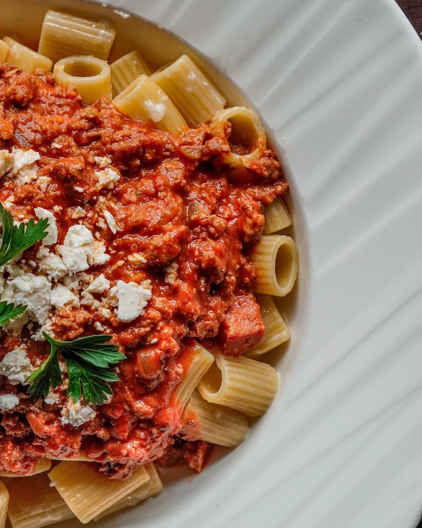 🍝 Our Bluegrass Bolognese is made with a rich, slow-cooked pork and beef ragu, topped with ricotta salata and served with all the cozy comfort Tuesday calls for.

Come wind down with a plate full of flavor.

📍 Dinner starts at 4PM

#amsdenstation #