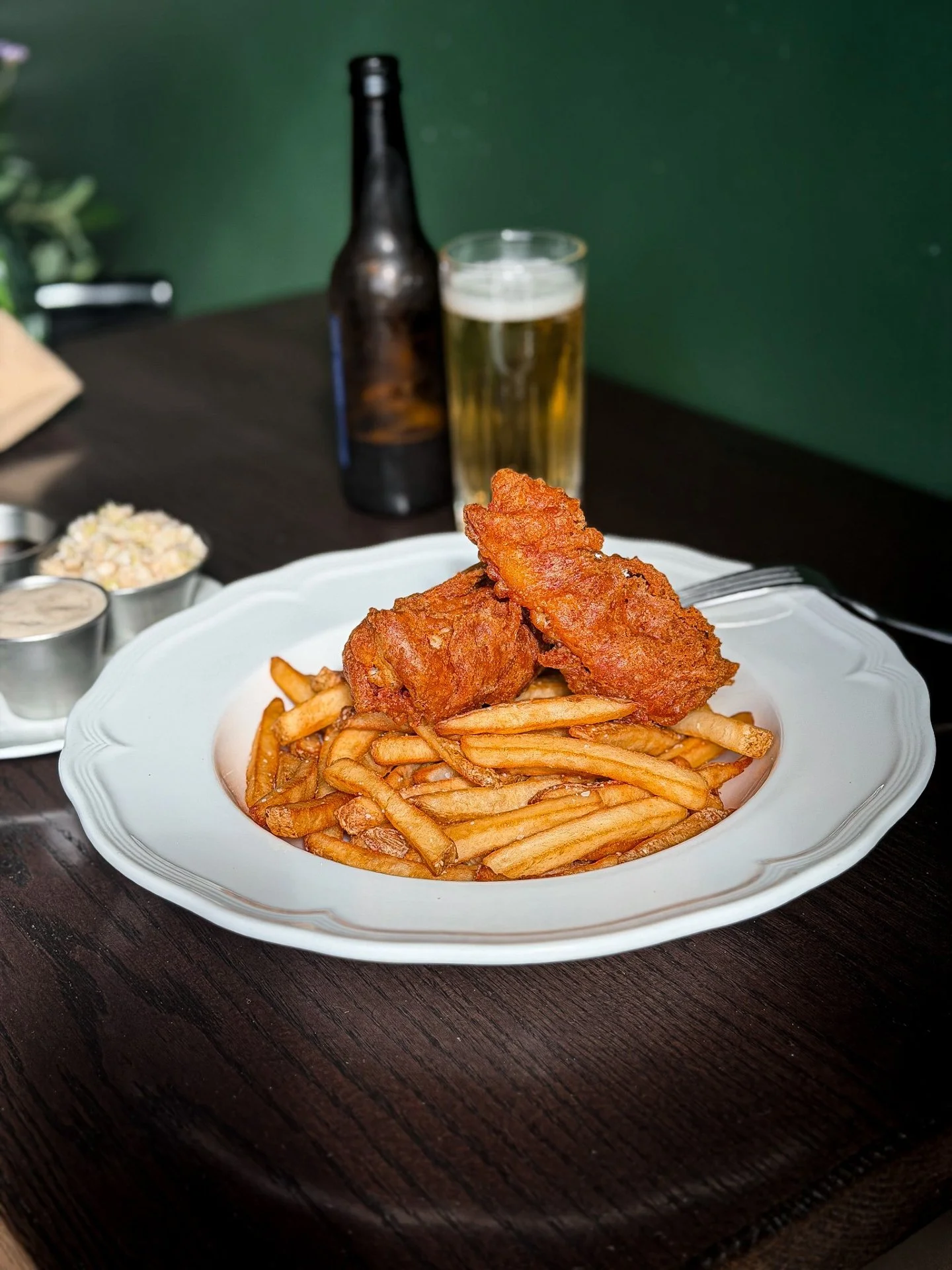 It&rsquo;s Friday&hellip; and we&rsquo;ve got your Lent lineup ready. 🐟✨

Our new Beer Battered Fish n Chips features crispy Icelandic cod, golden fries, and classic tartar + cocktail sauce for dipping. Comfort food done right.

Looking for more sea