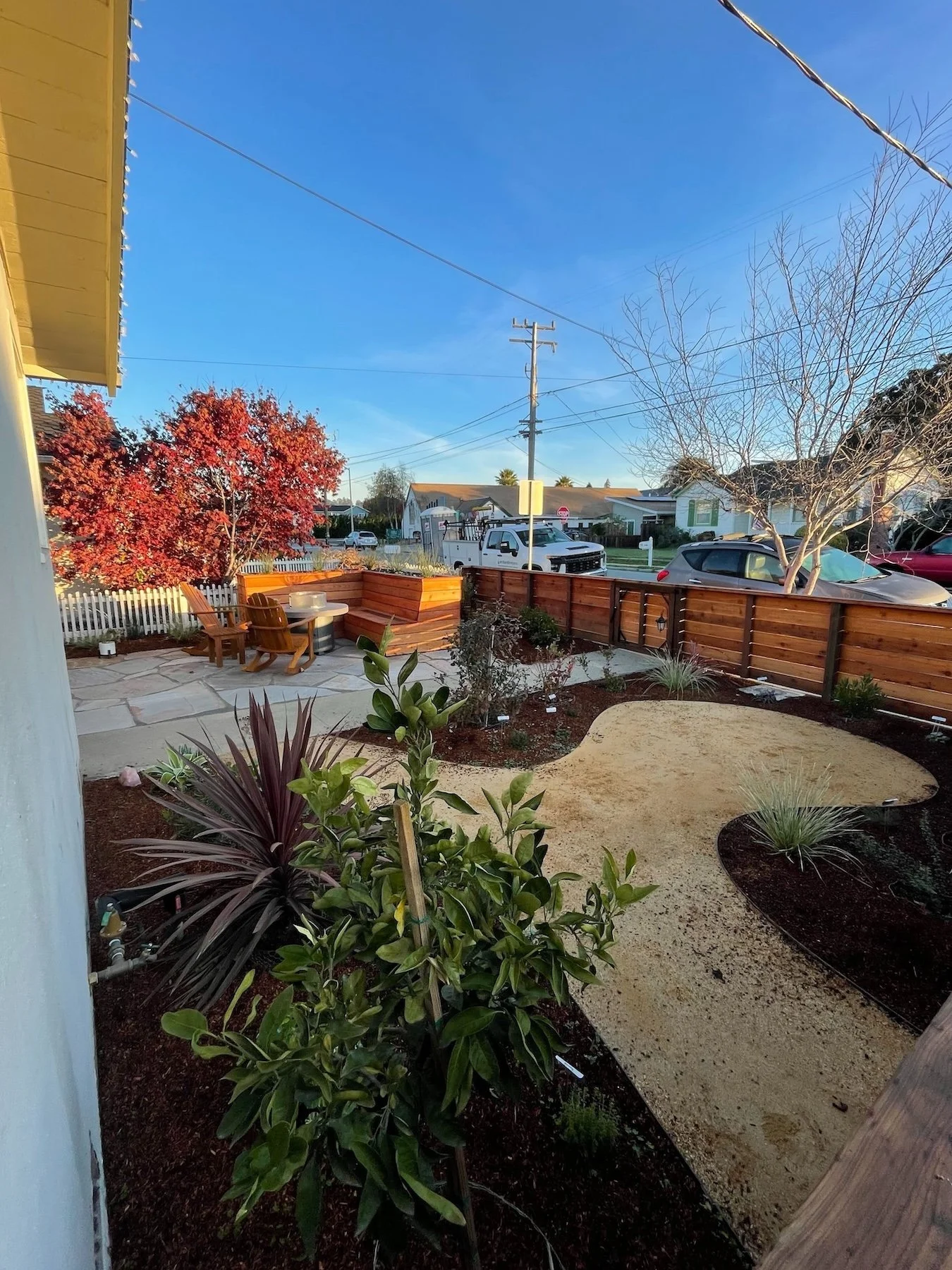 Midtown Front Yard With Backyard Features