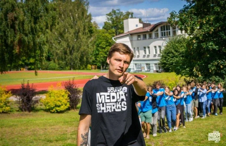 dia-alumni-MediaSharks-768x498.jpg