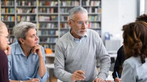 Como a longevidade dos profissionais impacta o mercado