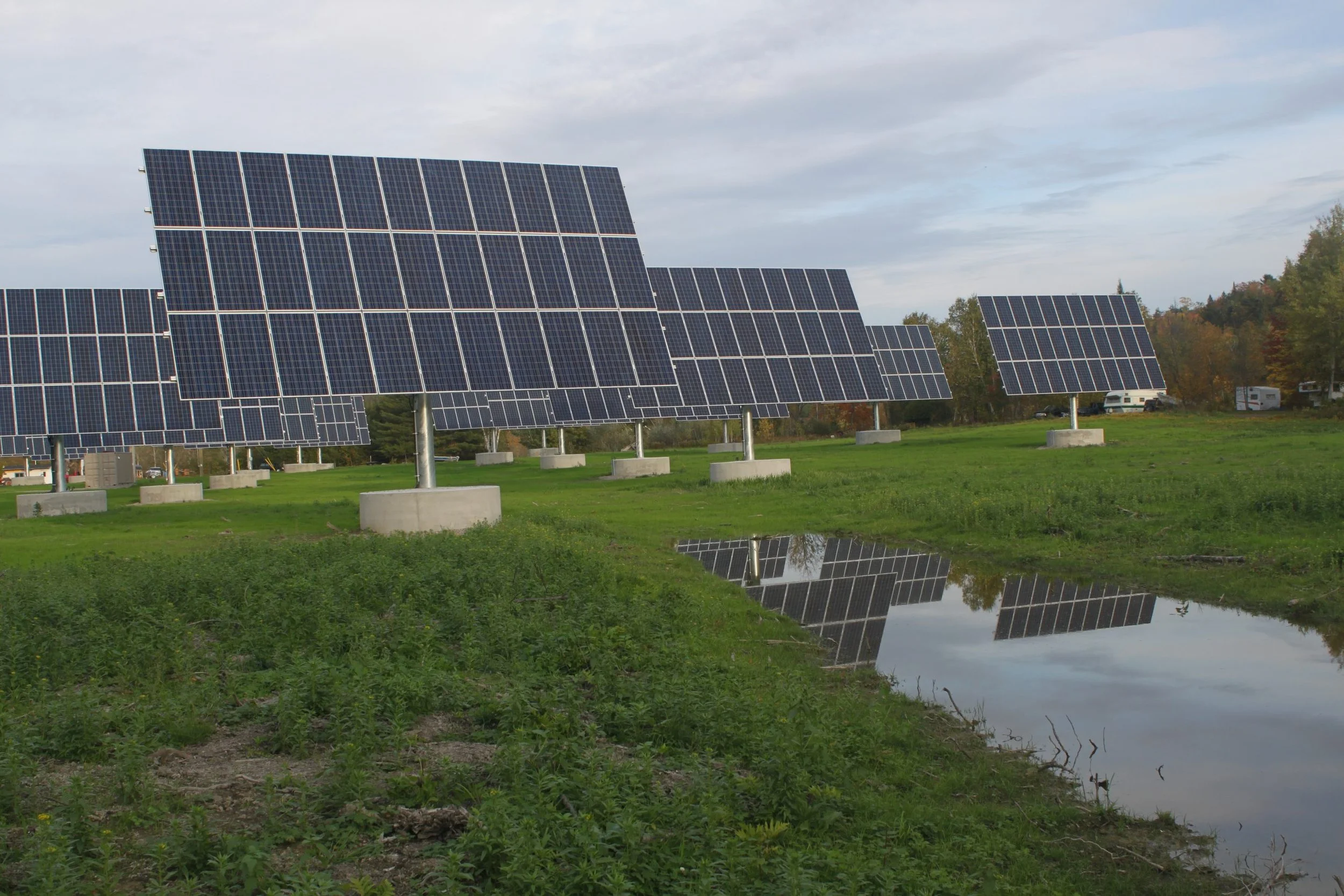 Waterfront Solar Farm - 62B Janti Road, Worthington - VCT Group Solar Trackers Ontario 2.jpg